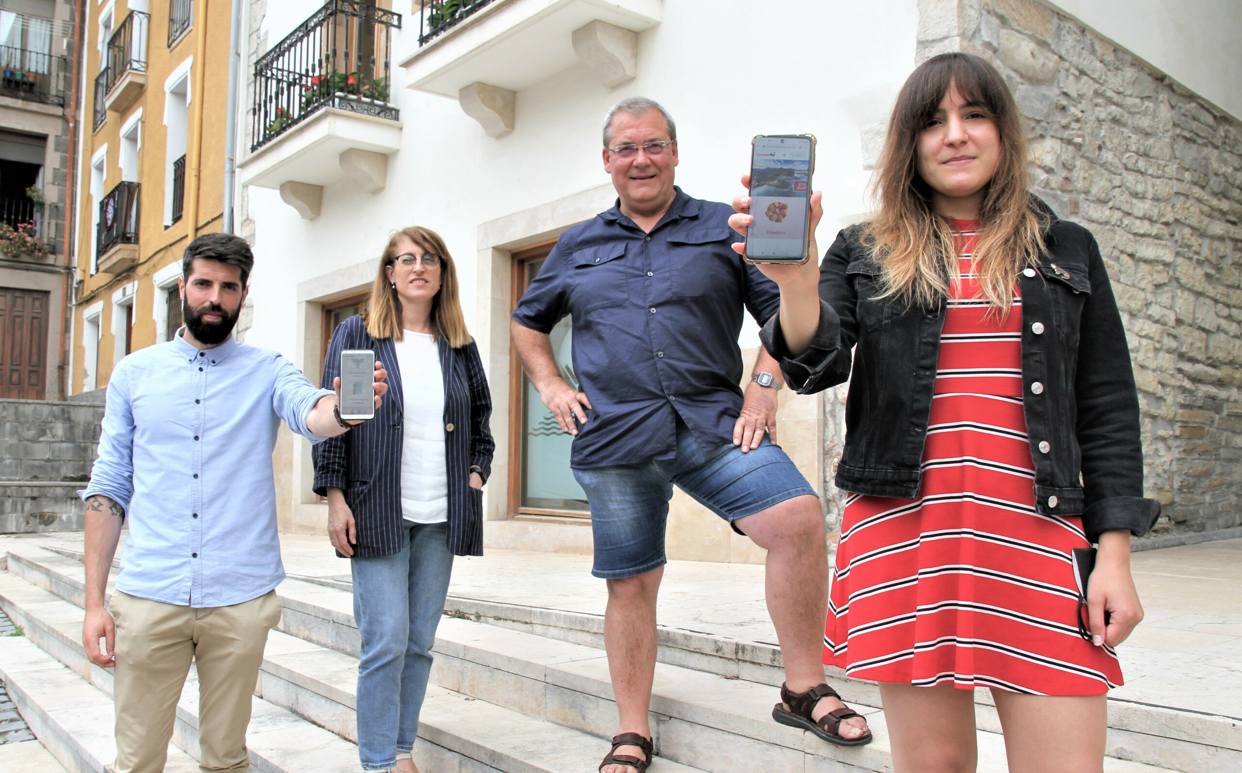 Ya está en marcha la web zumaianbai.eus, escaparate virtual de los negocios locales — Zumaia