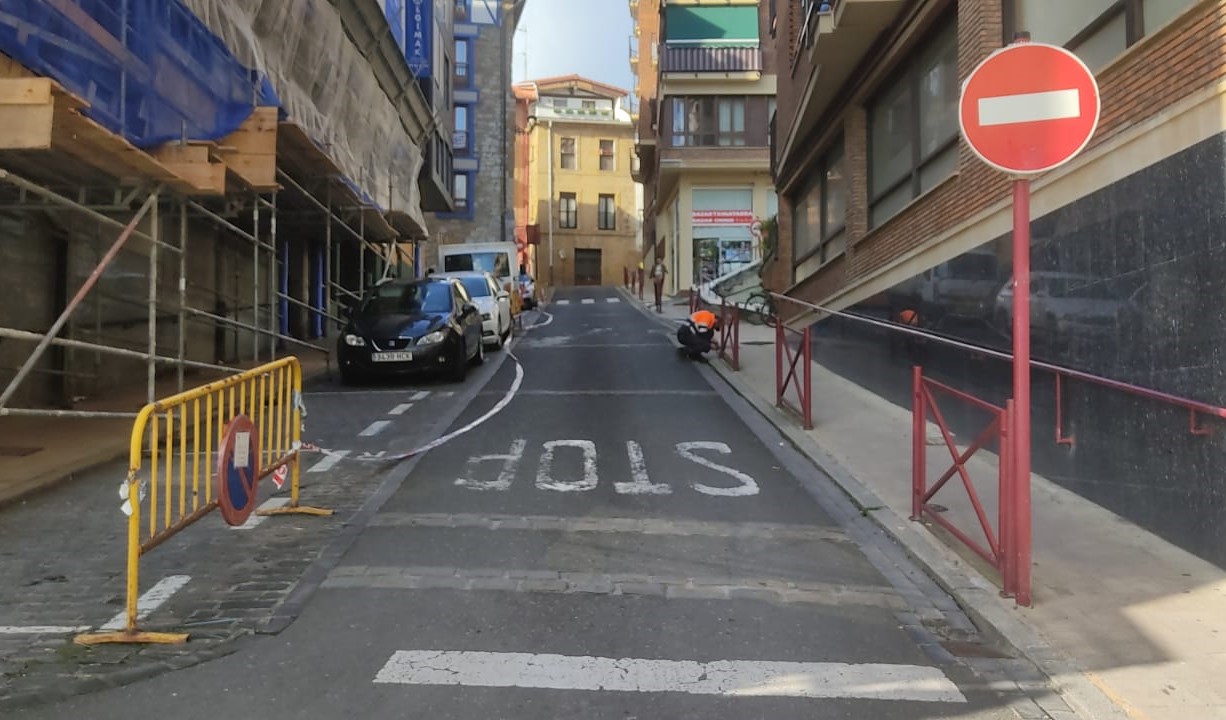 El Ayuntamiento realizará reparaciones en la línea de saneamiento de la calle Bonifacio Etxegarai el miércoles y el jueves — Zumaia