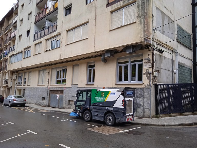 Se han cambiado las ventanas del Gazteleku — Ayuntamiento de Deba