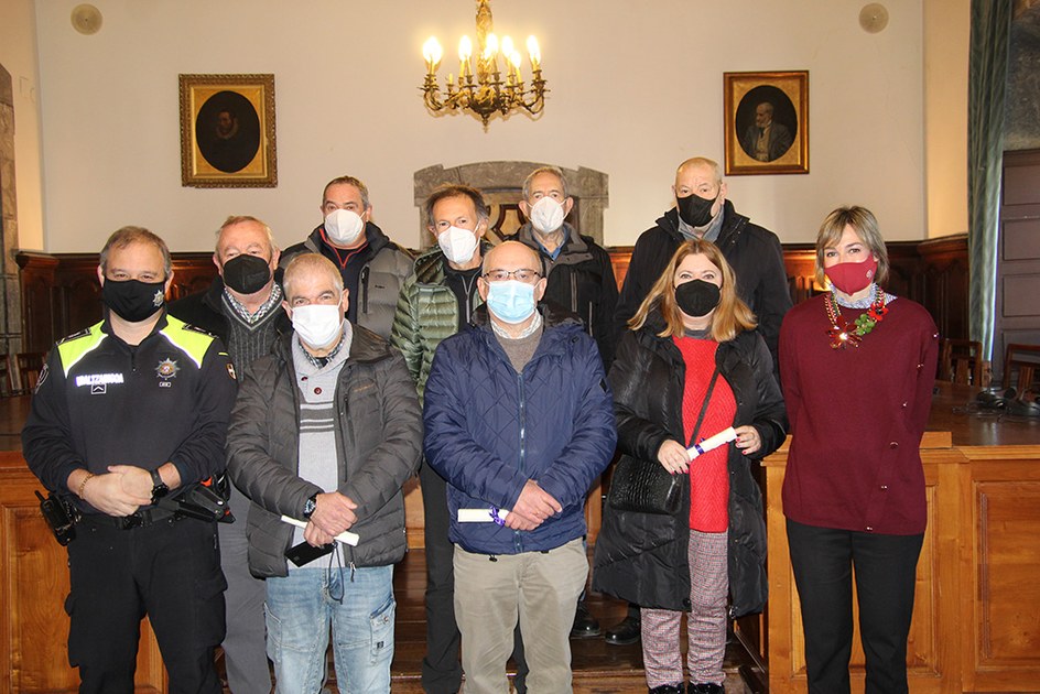 El Ayuntamiento de Arrasate homenajea al personal jubilado de la Policía Municipal — Ayuntamiento de Mondragón