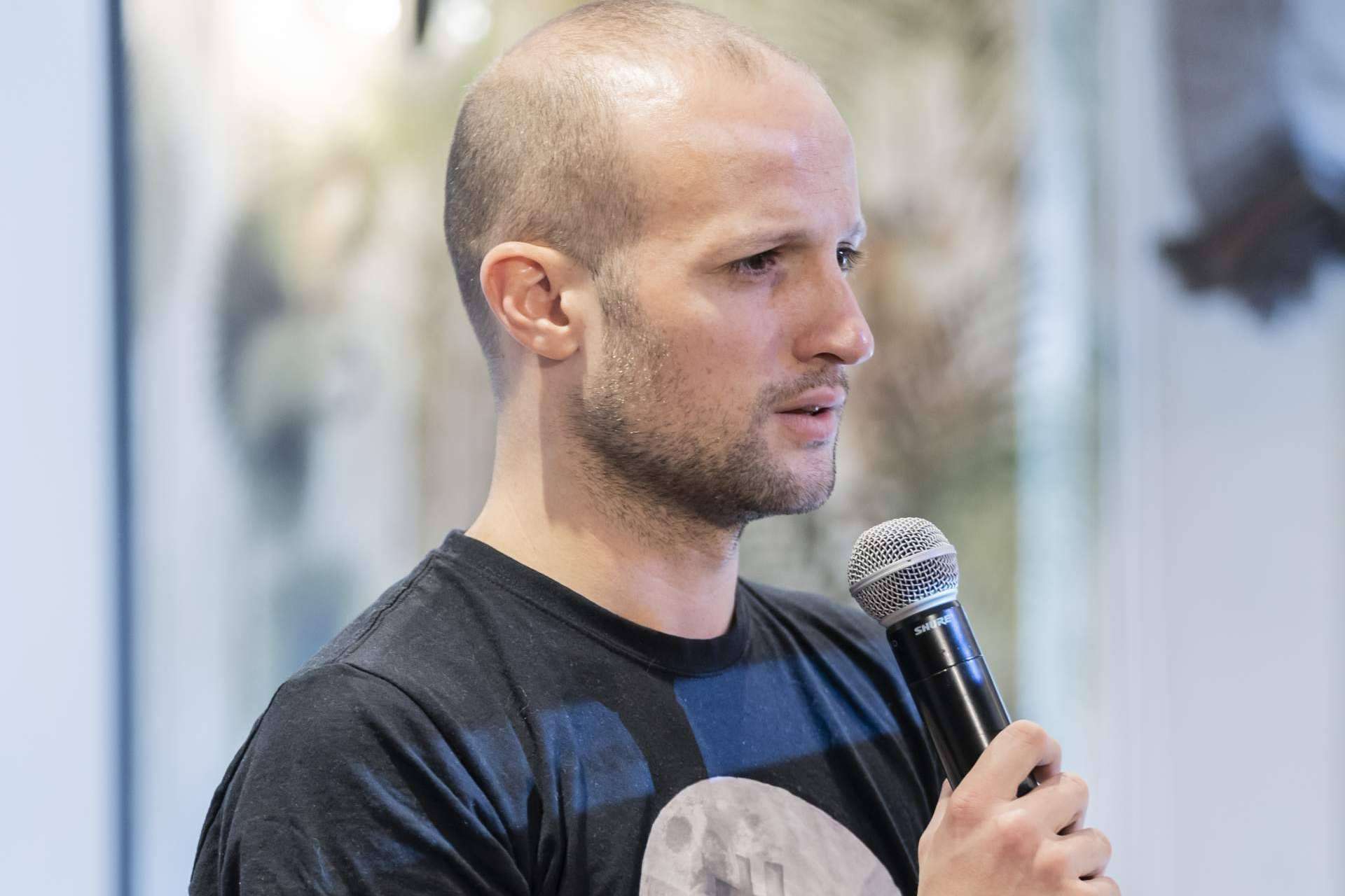 El boom de Oscar Silva, un emprendedor que ha pasado de ser completamente desconocido a convertirse en un referente en el sector de las criptomonedas y el marketing