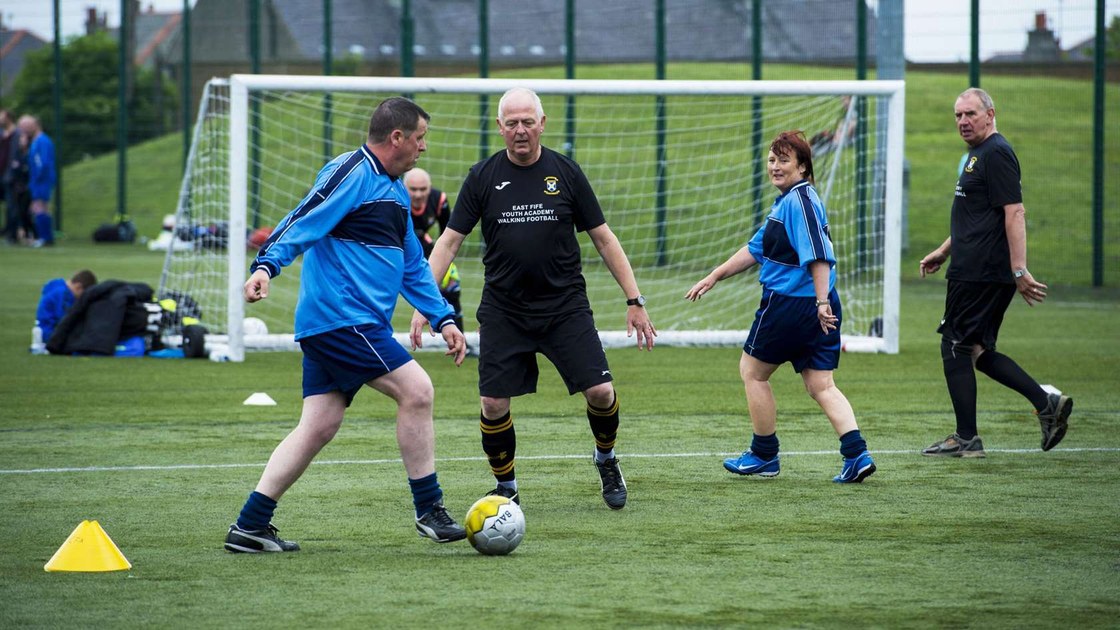 La Fundación Real Sociedad y el Ayuntamiento de Arrasate ponen en marcha el proyecto Walking Football — Ayuntamiento de Mondragón
