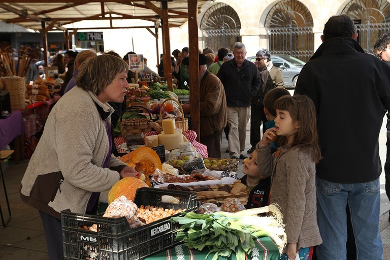 Mercado de Mujeres Artesanas y Productoras el sábado, 26 de marzo, en Seber Altube Plaza — Ayuntamiento de Mondragón