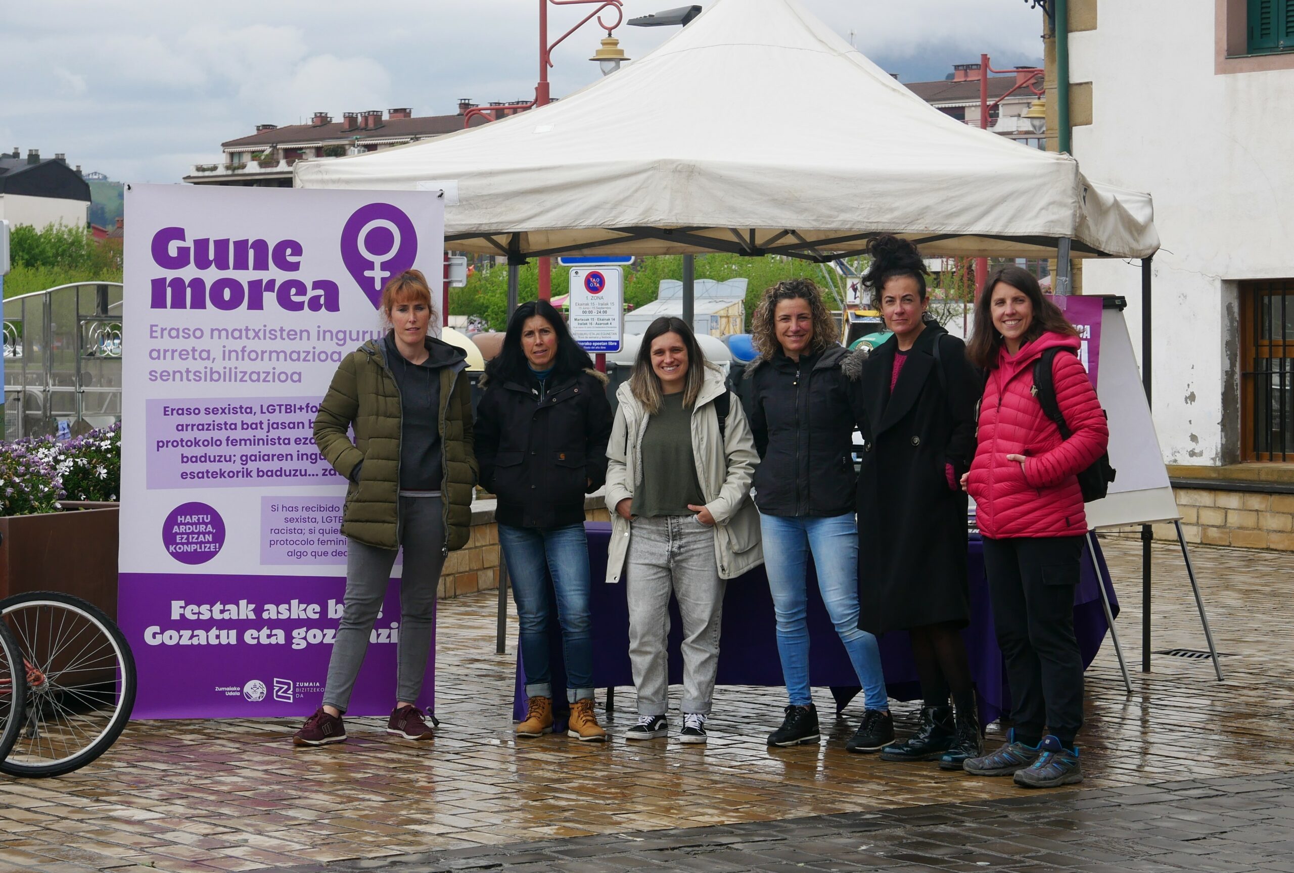 Con el objetivo de promover unas fiestas libres de agresiones machistas, los días 23 y 30 de abril se instalará un Punto Morado en Saregile plaza