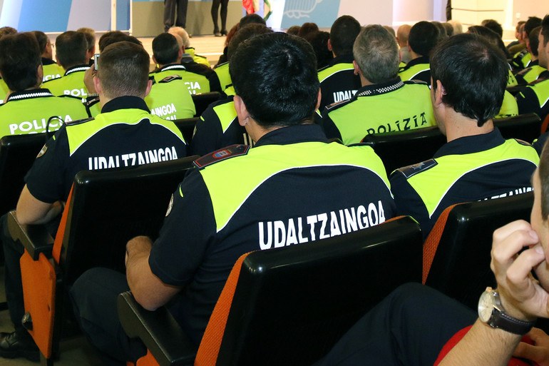 El Ayuntamiento creará una bolsa de trabajo de agentes de la Policía Municipal — Ayuntamiento de Mondragón