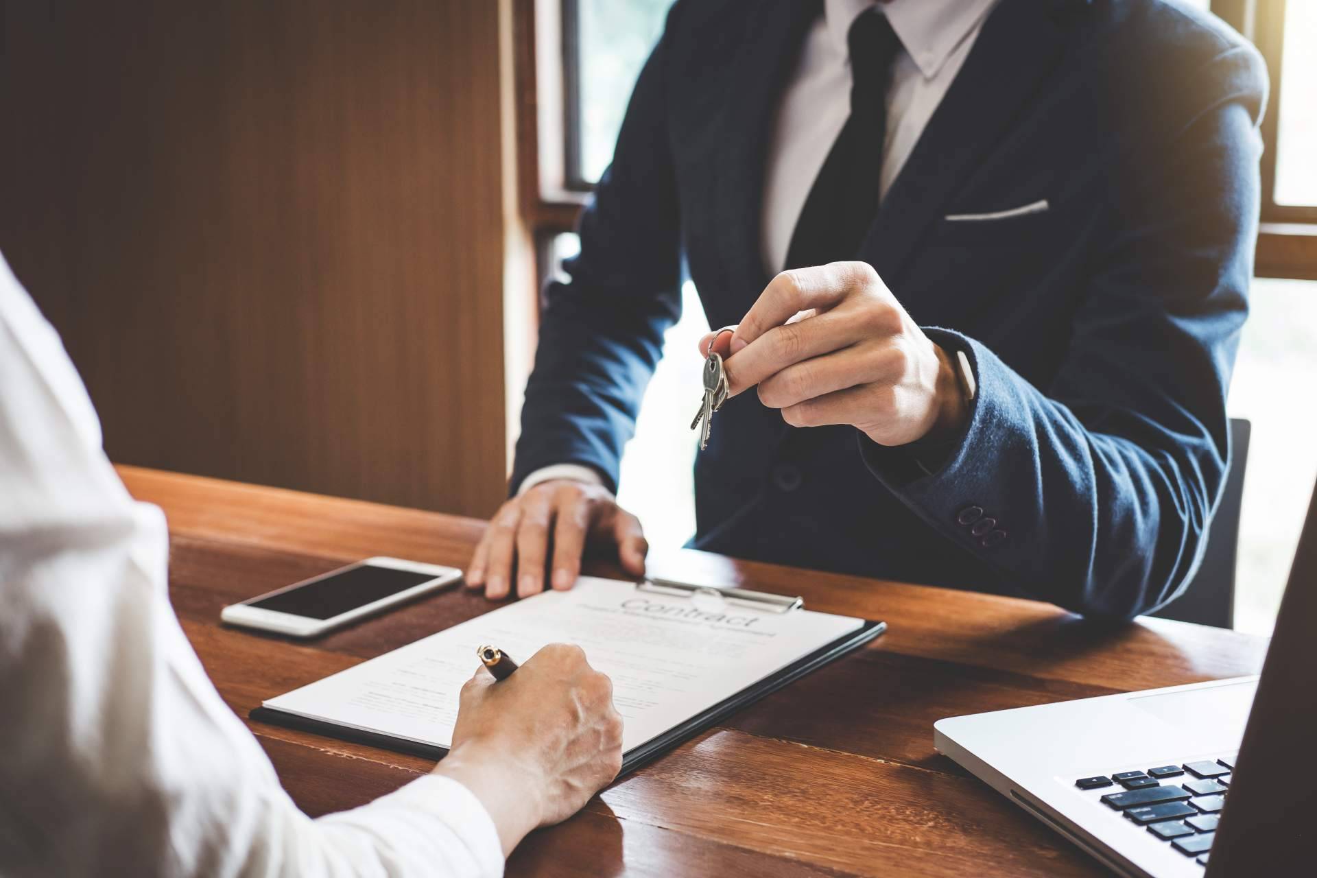 B&R Inmobiliaria en Bogotá explica cómo saber si una inmobiliaria en Colombia es legal