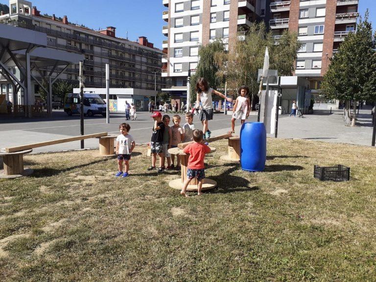 El Ayuntamiento de Arrasate impulsa ayudas para fomentar la participación de niñas y niños en las colonias organizadas por asociaciones locales