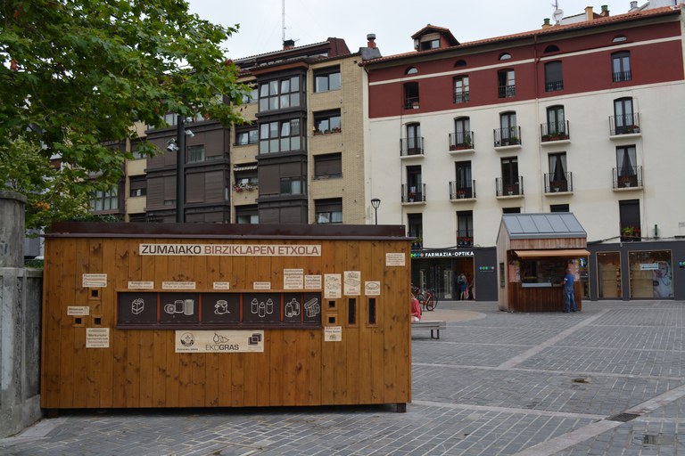 La caseta de reciclaje ubicada en Eusebio Gurrutxaga no estará disponible en las próximas semanas por labores de reparación — Zumaia