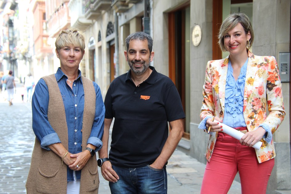 El Ayuntamiento de Arrasate y la asociación de comerciantes Ibai-Arte firman un convenio de colaboración para impulsar el comercio local