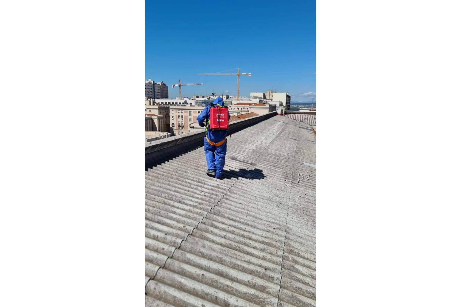 Evitar problemas de salud con la retirada de uralita en los tejados y edificios de Madrid, por Arkitex Pro Asistencia