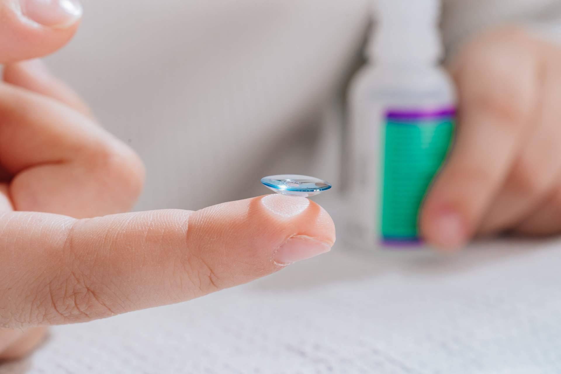 ¿Los niños deberían llevar lentillas?