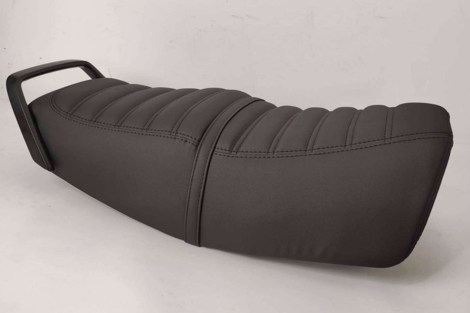 Tapizar asiento de moto con JM-FUNDAS