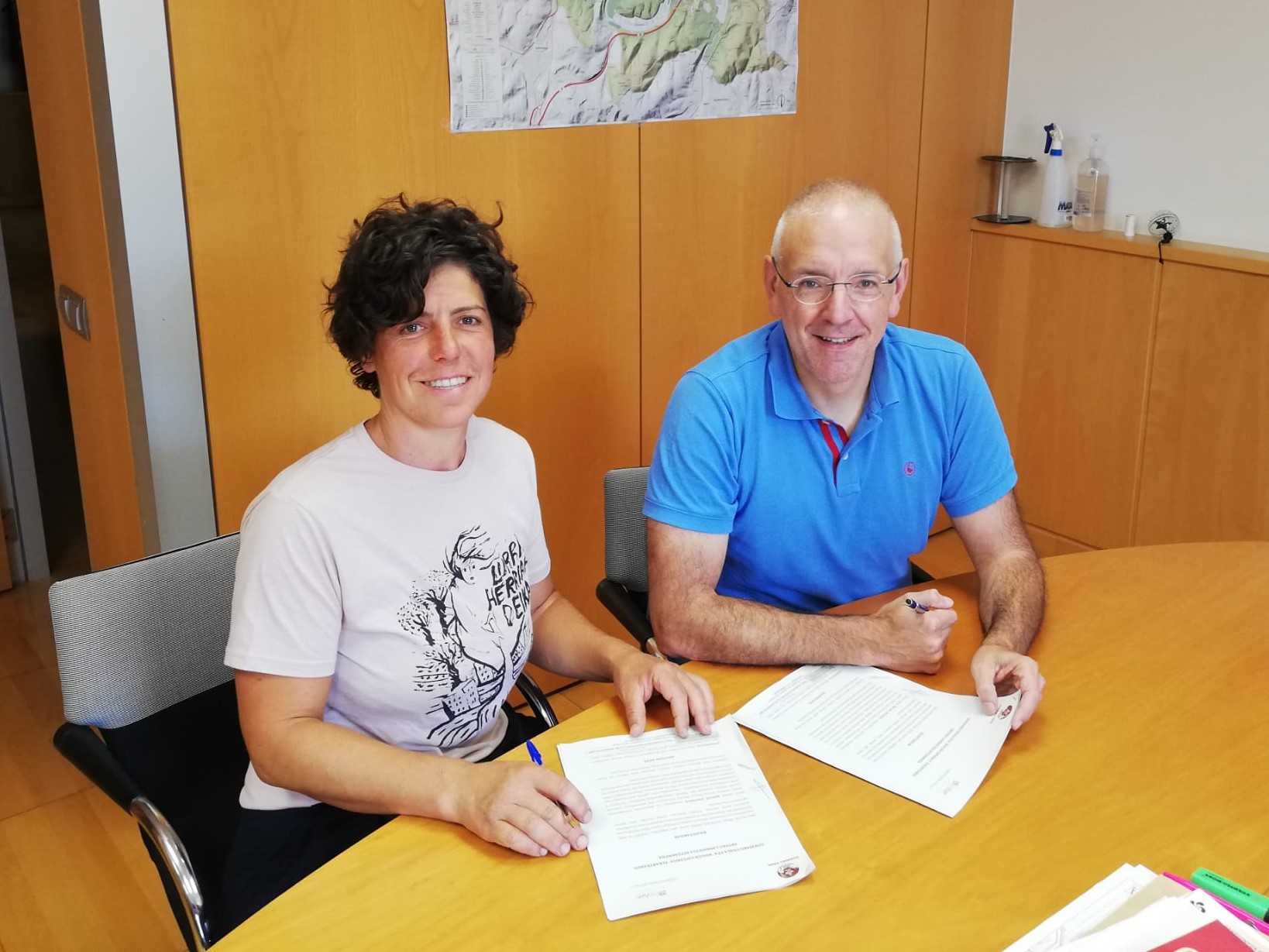 El Ayuntamiento y la asociación Biolur firman un convenio de colaboración — Ayuntamiento de Zumaia