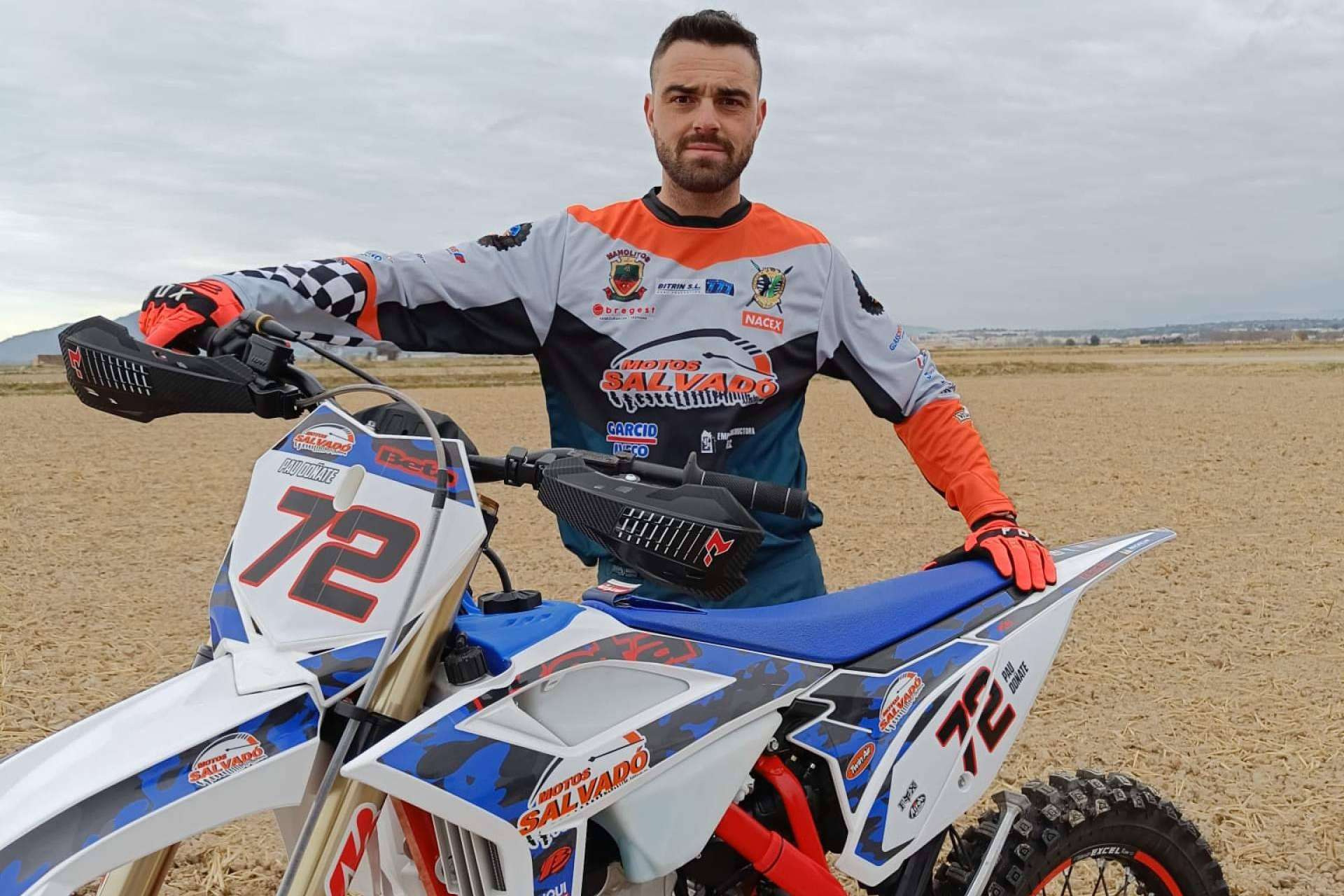 La equipación off road personalizada de calidad de ADHESIVOSEMBARRADOS