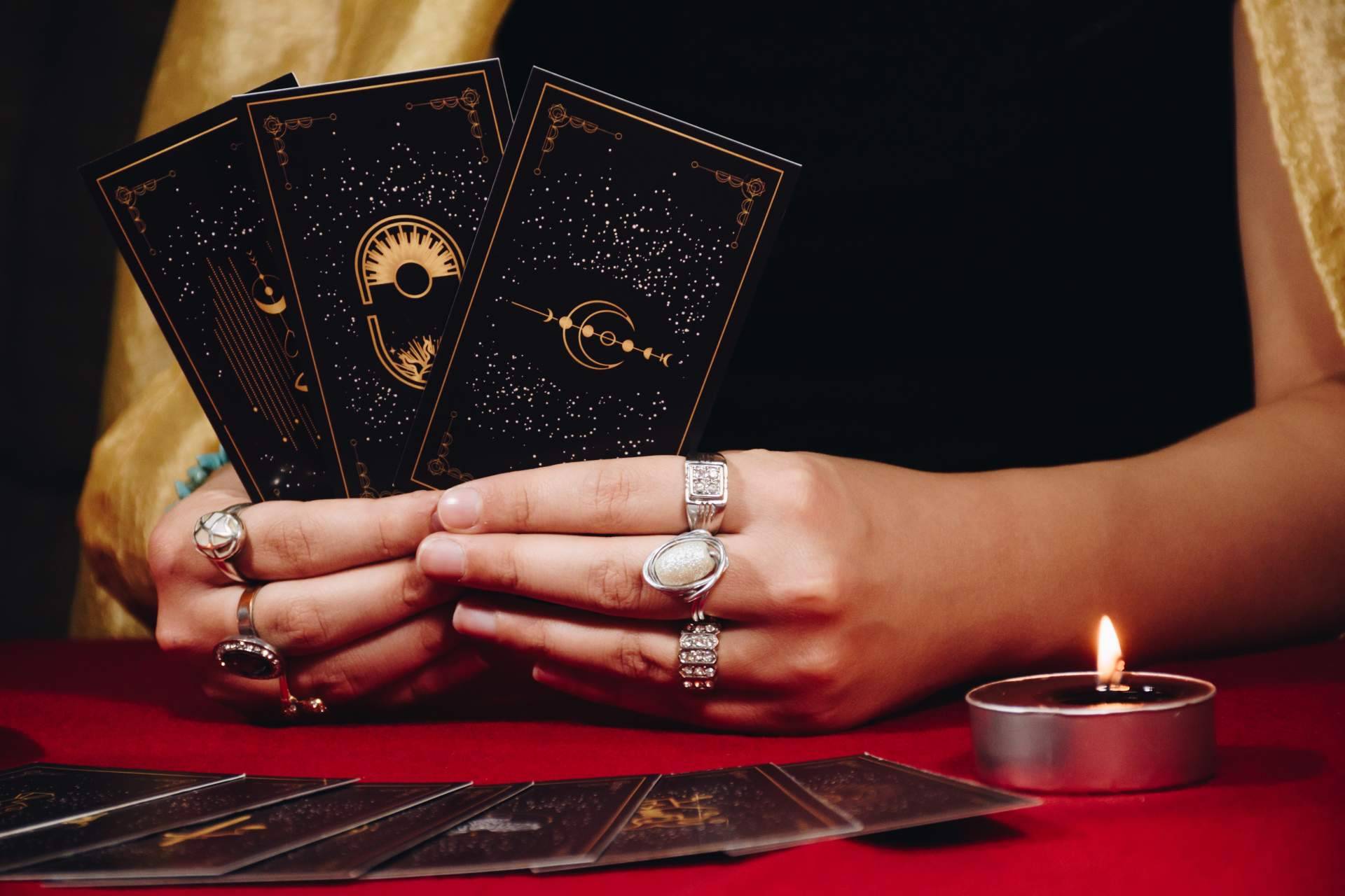 Relación del tarot y el amor en España, por Marta Aguado