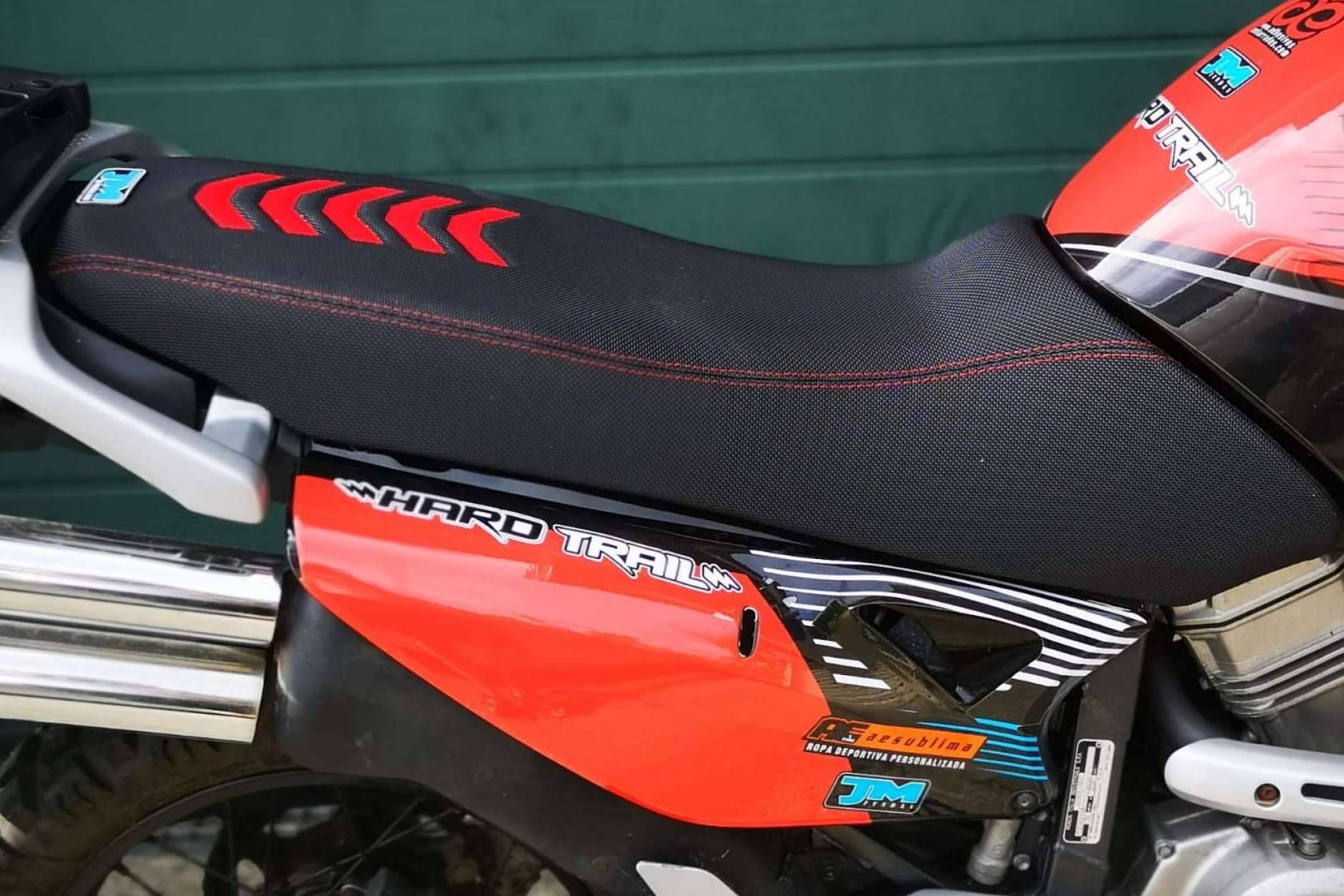 Servicio de tapizado en asiento de moto, de la mano de JM-FUNDAS