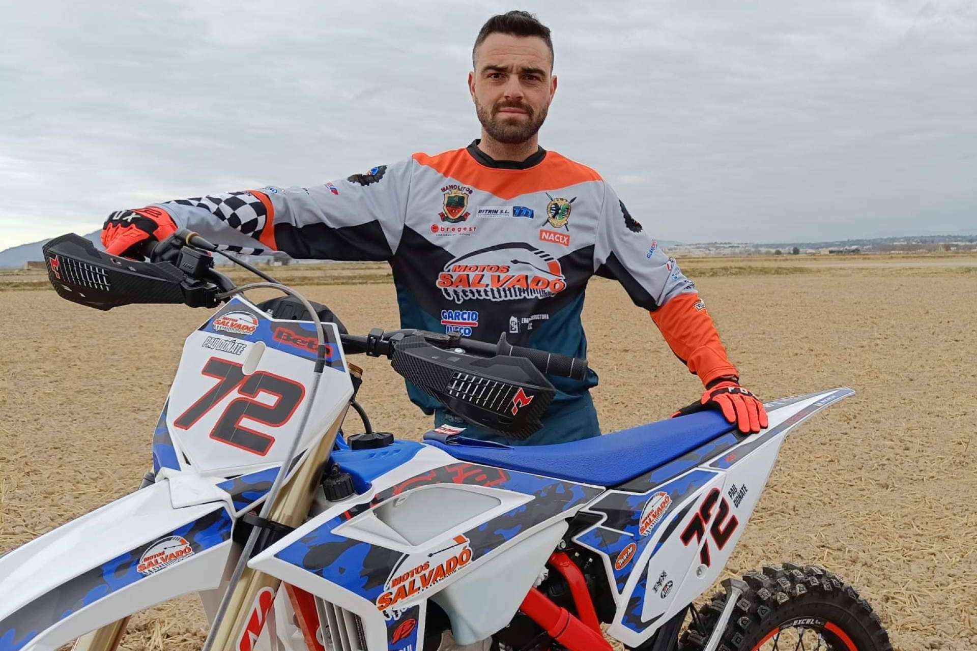 Plásticos y adhesivos para motos offroad, en ADHESIVOSEMBARRADOS