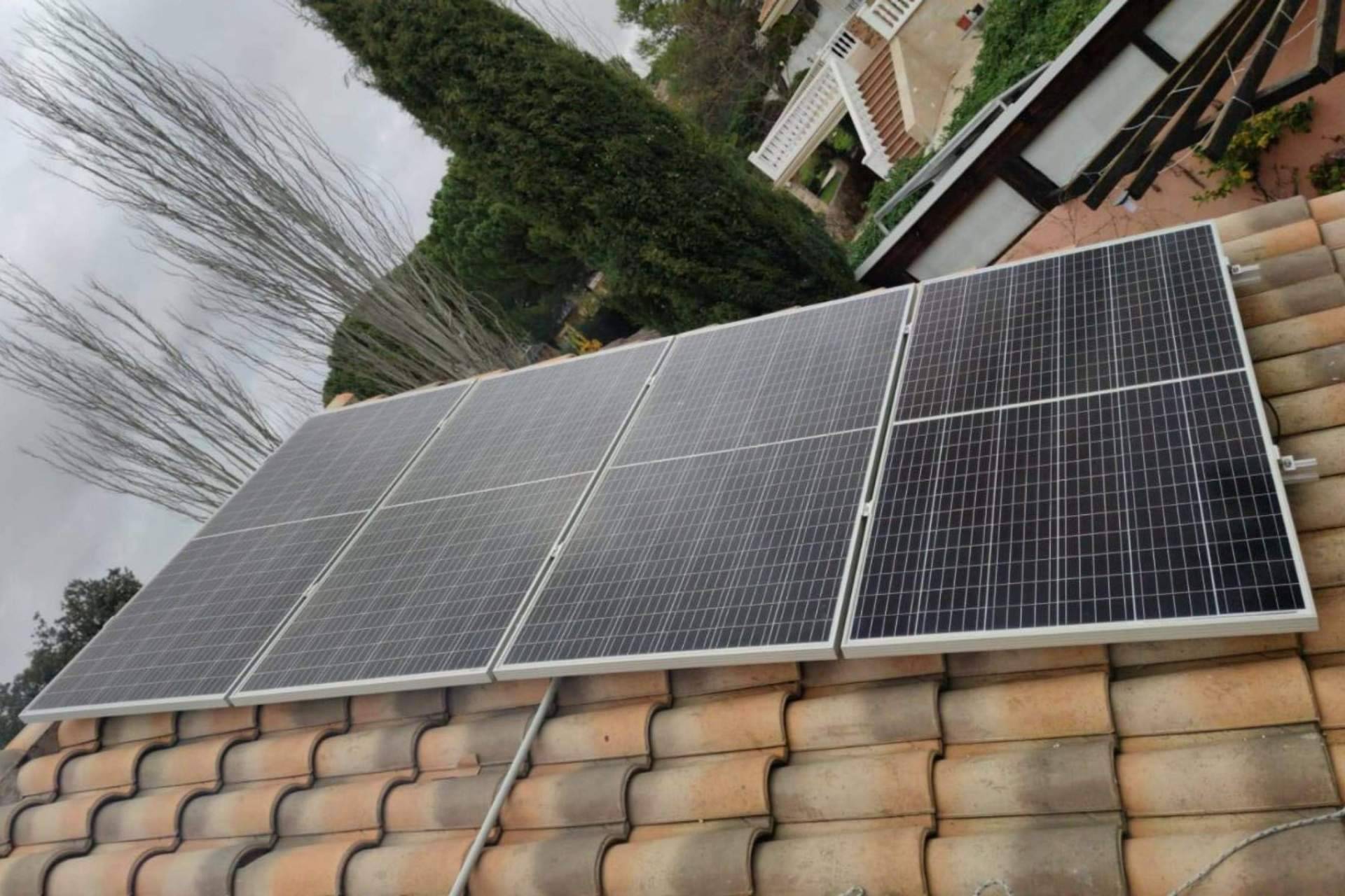 Enchufarse al sol y olvidarse de la subida de la luz