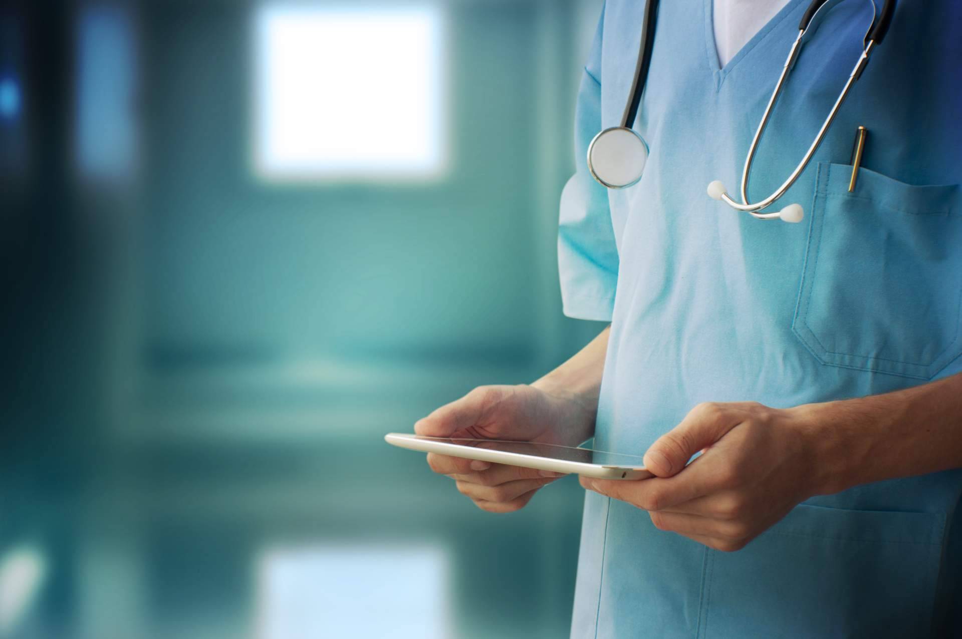 Ventajas de las formaciones técnicas online para el sector sanitario, por Enfermería Evidente