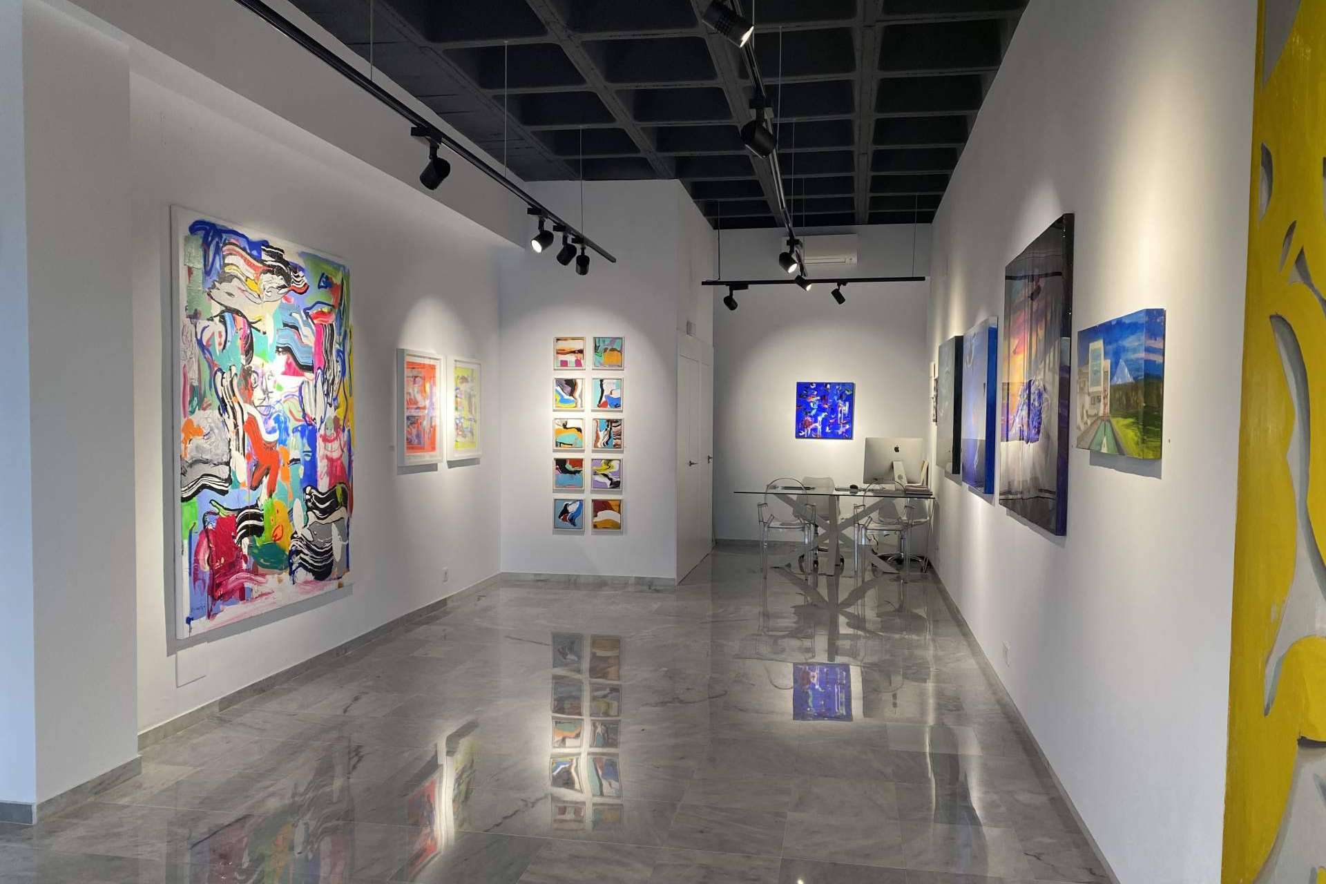 Una galería de arte Marbella que funciona como punto de encuentro entre artistas y coleccionistas, Es.Arte Gallery