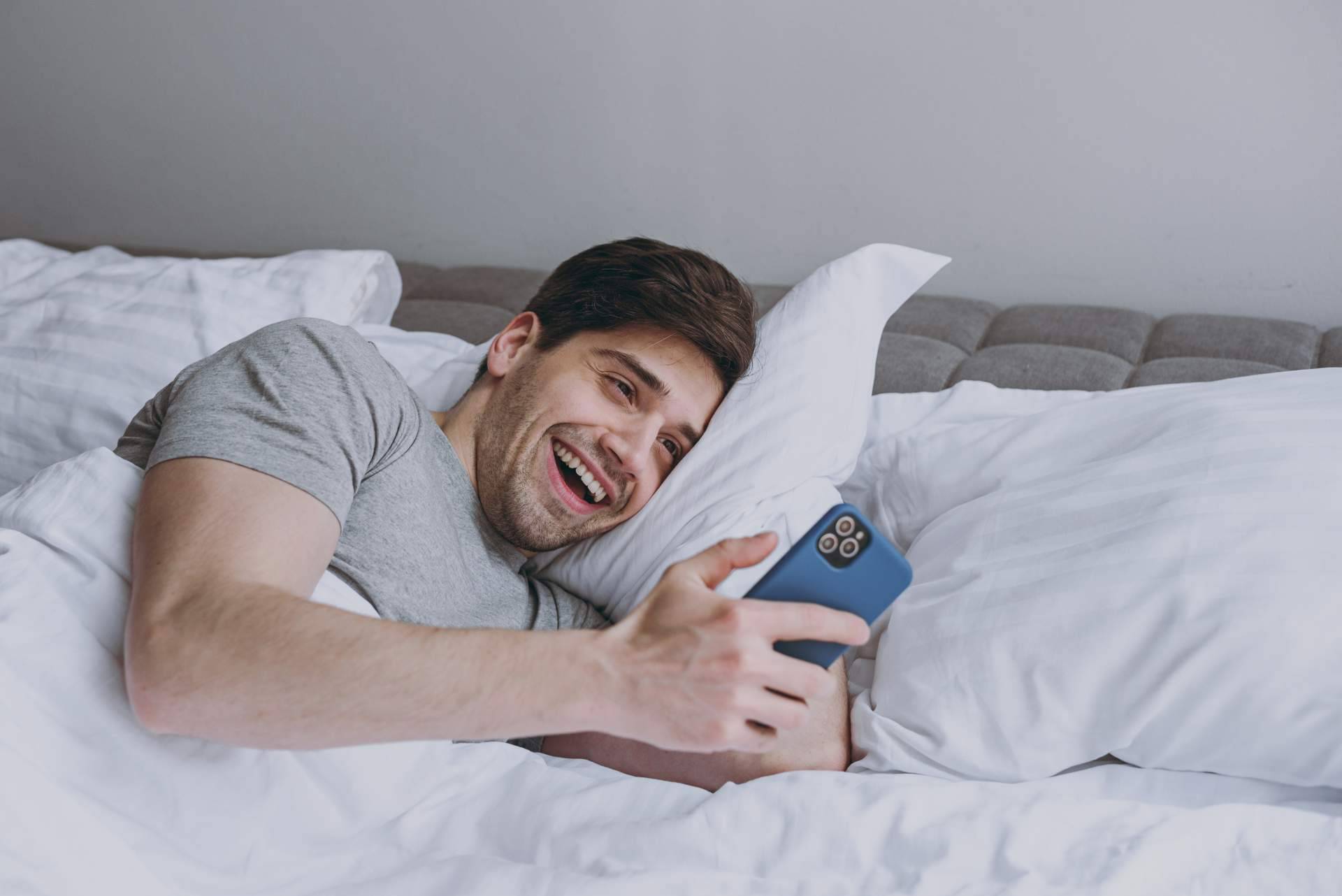 El teléfono erótico, otra opción a las apps para ligar