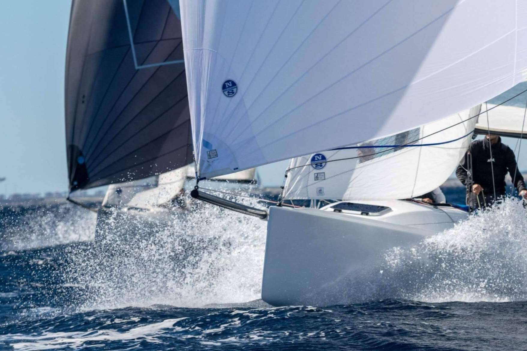 Clínicas W sigue en el podio de las Barcelona Winter Series de J70