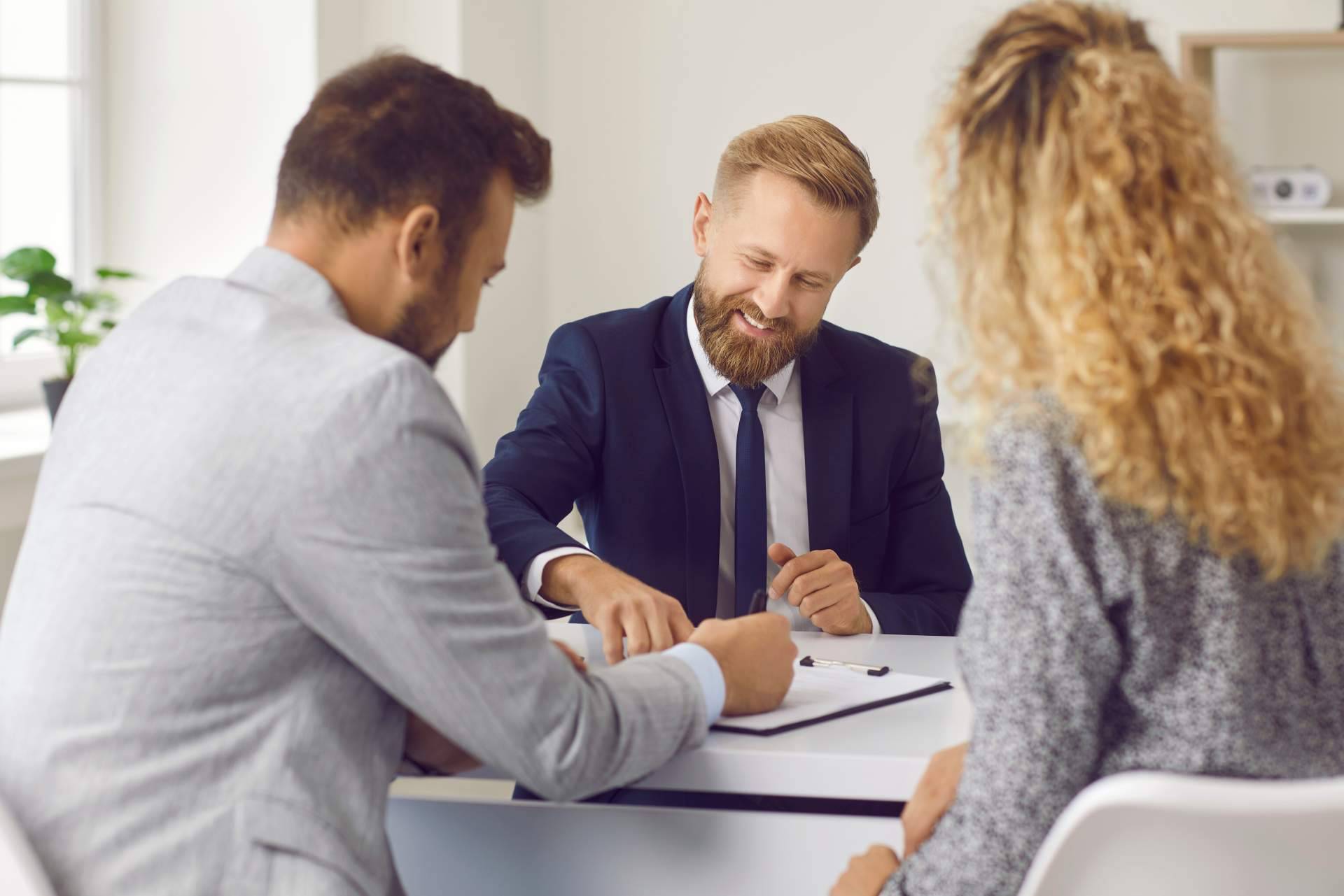Por qué es importante contratar a un agente de compradores