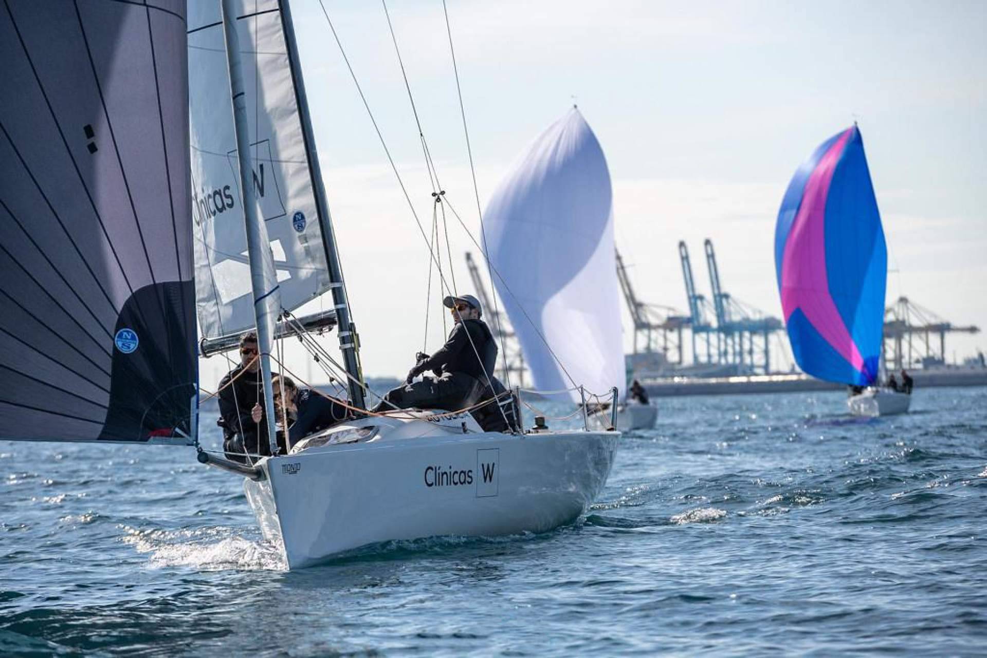'Clínicas W Sailing Team', gana el último acto de las Barcelona Winter Series de J70