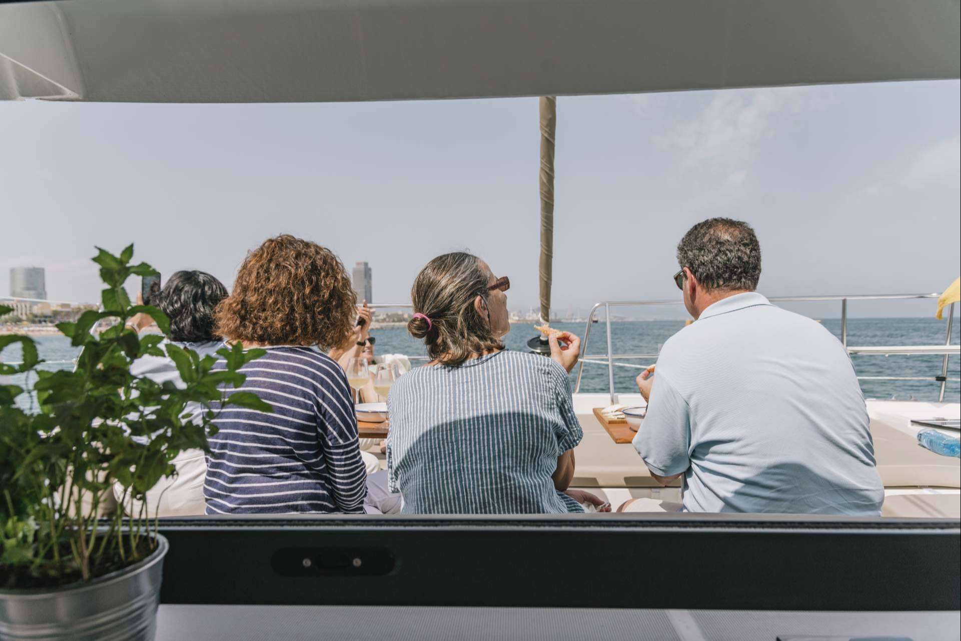 Disfrutar de un brunch en barco en Barcelona, de la mano de Sondevela