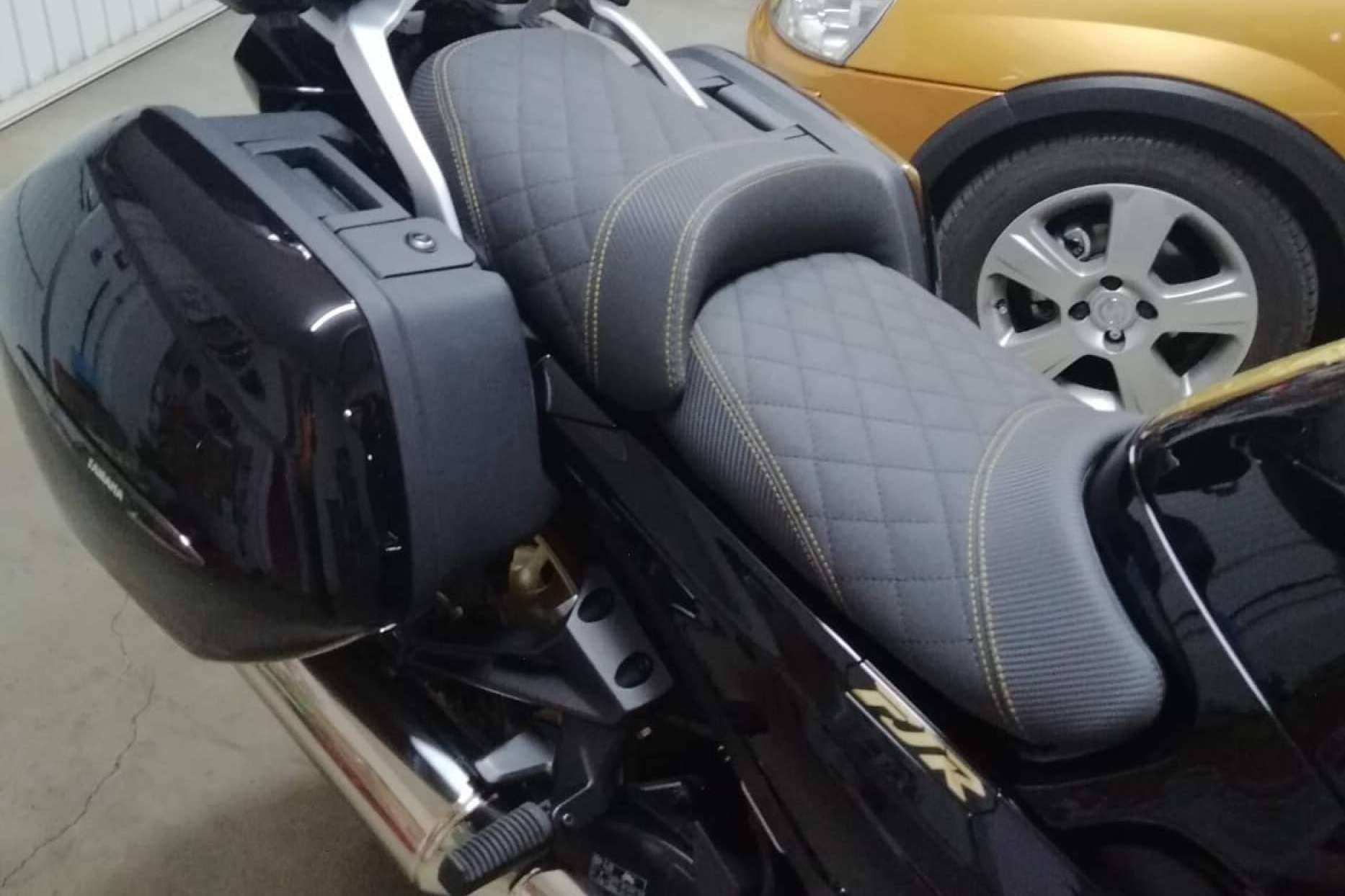 Tapizar asiento de la moto con estilo personalizado de la mano JM Fundas