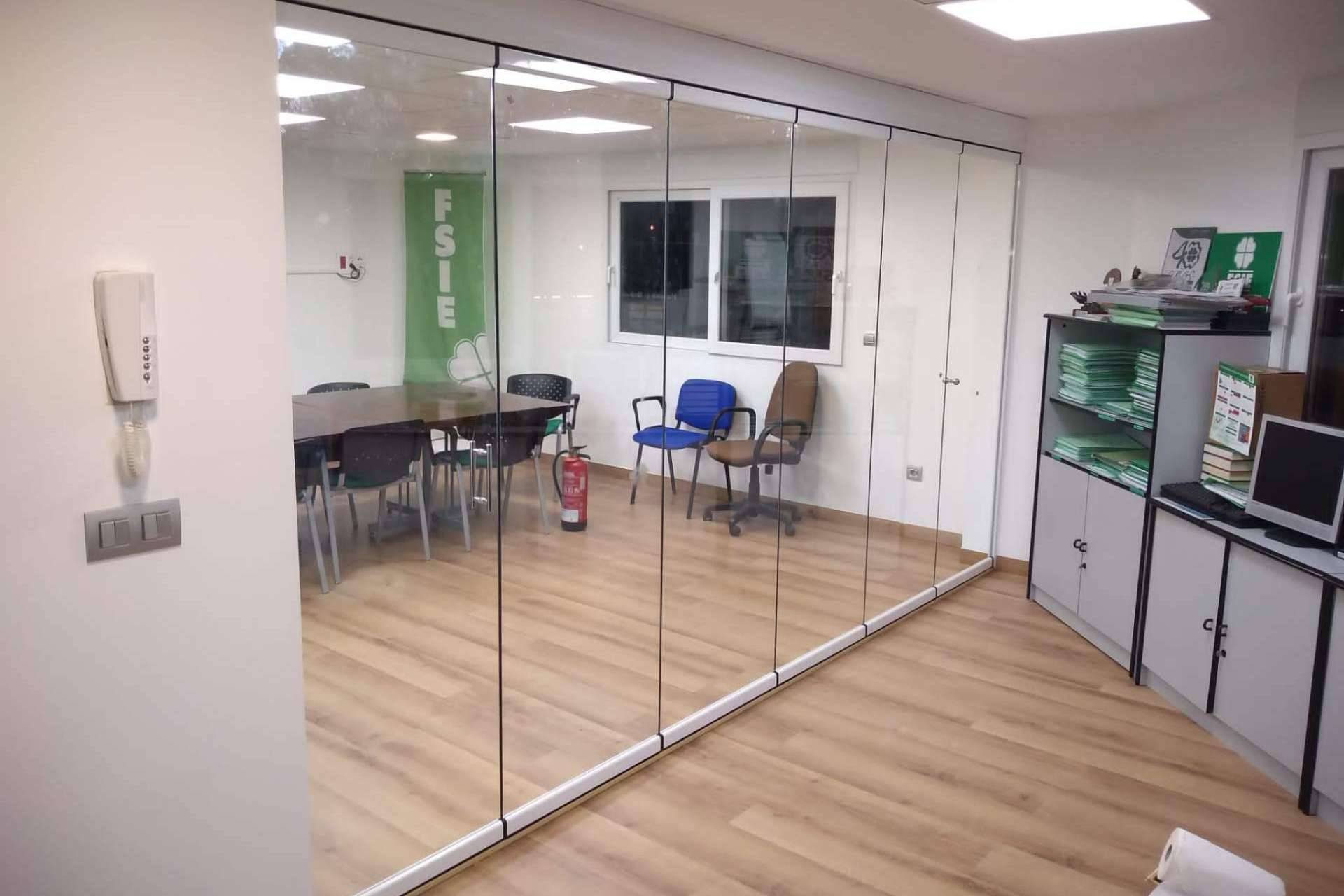 ¿Cuáles son las ventajas de los cerramientos de cristal para locales comerciales?