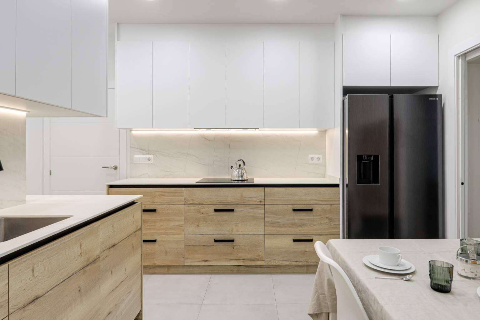 Lautoka Urbana, especialistas en diseño de cocina roble y blanco