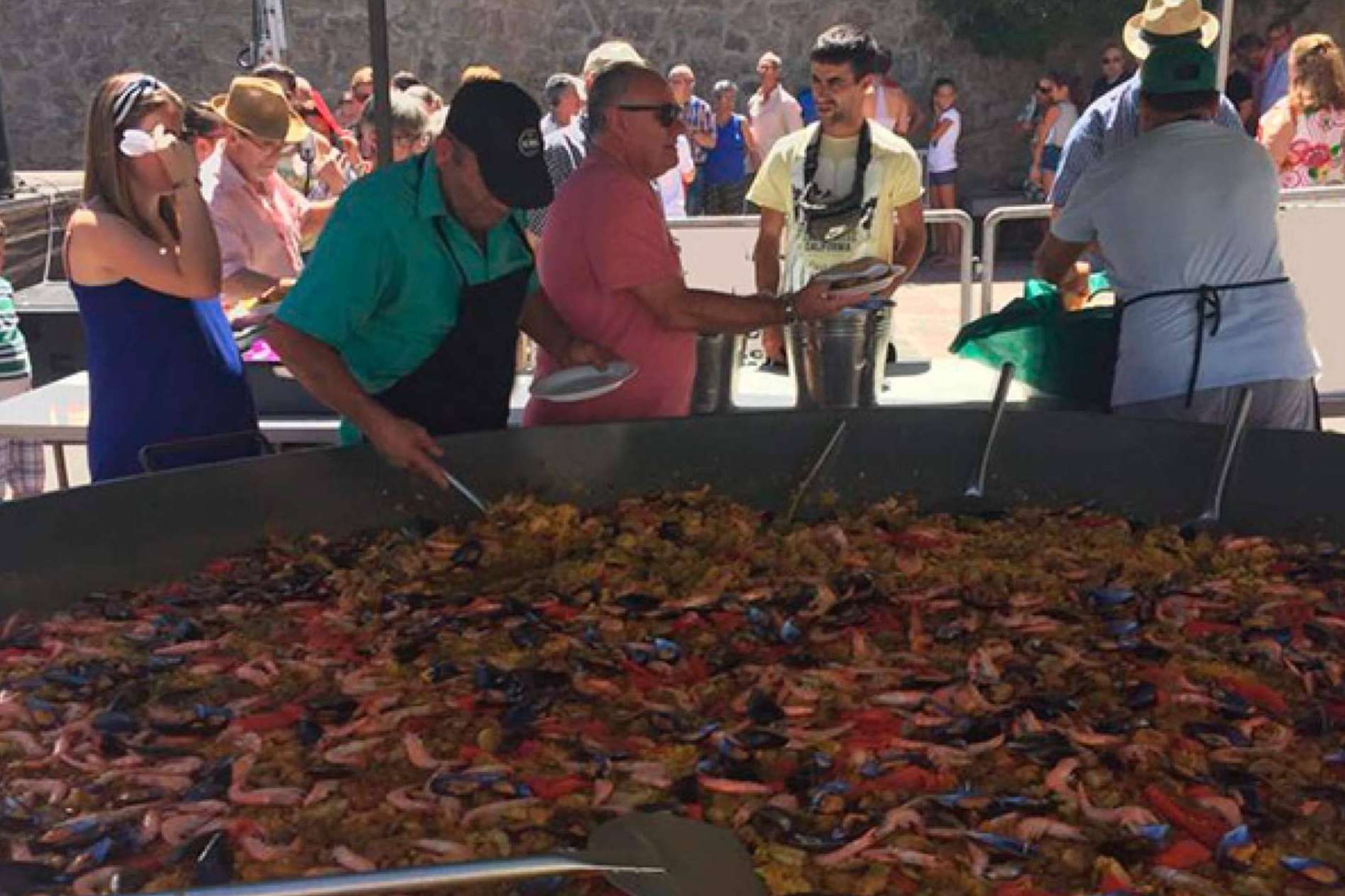 El Paellero y las principales razones para elegir un catering de paella gigante en las celebraciones