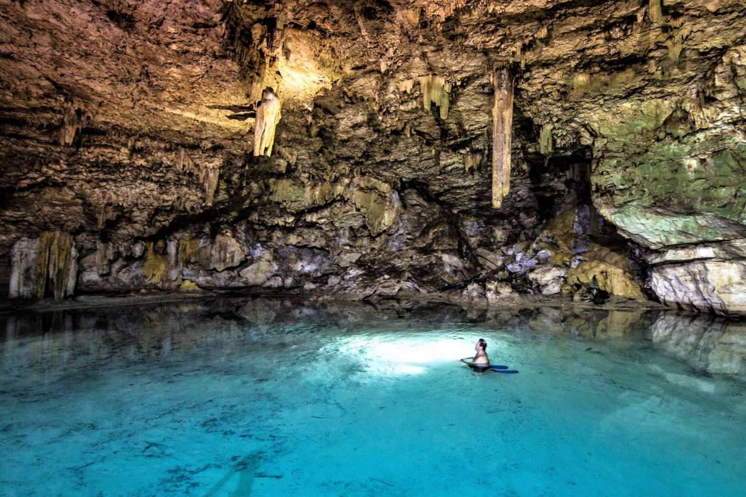 La propuesta de Tierras Mayas consiste en una experiencia inmersiva en los cenotes