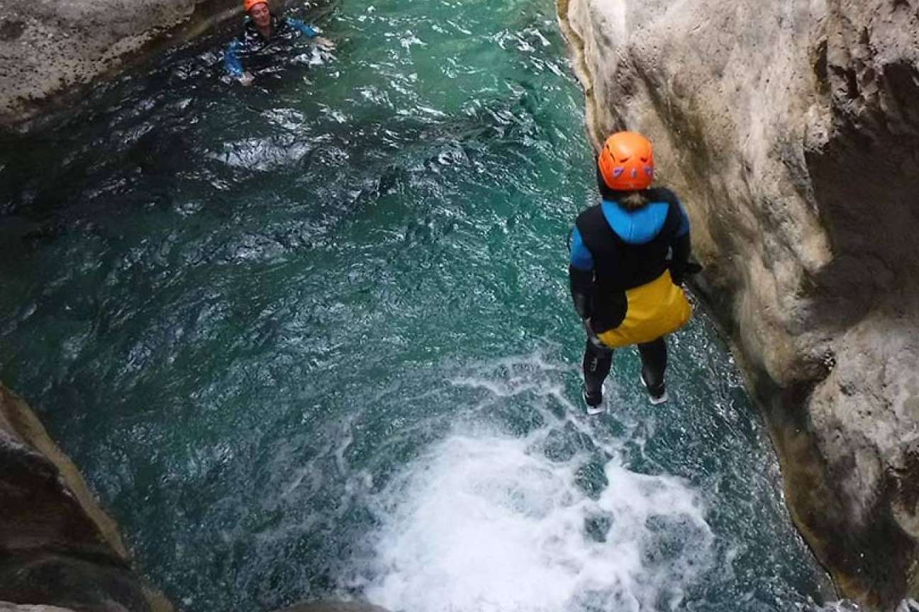 Barranquismo por Río Verde. ¿Qué hay que llevar en un botiquín?, con Guías Nevada
