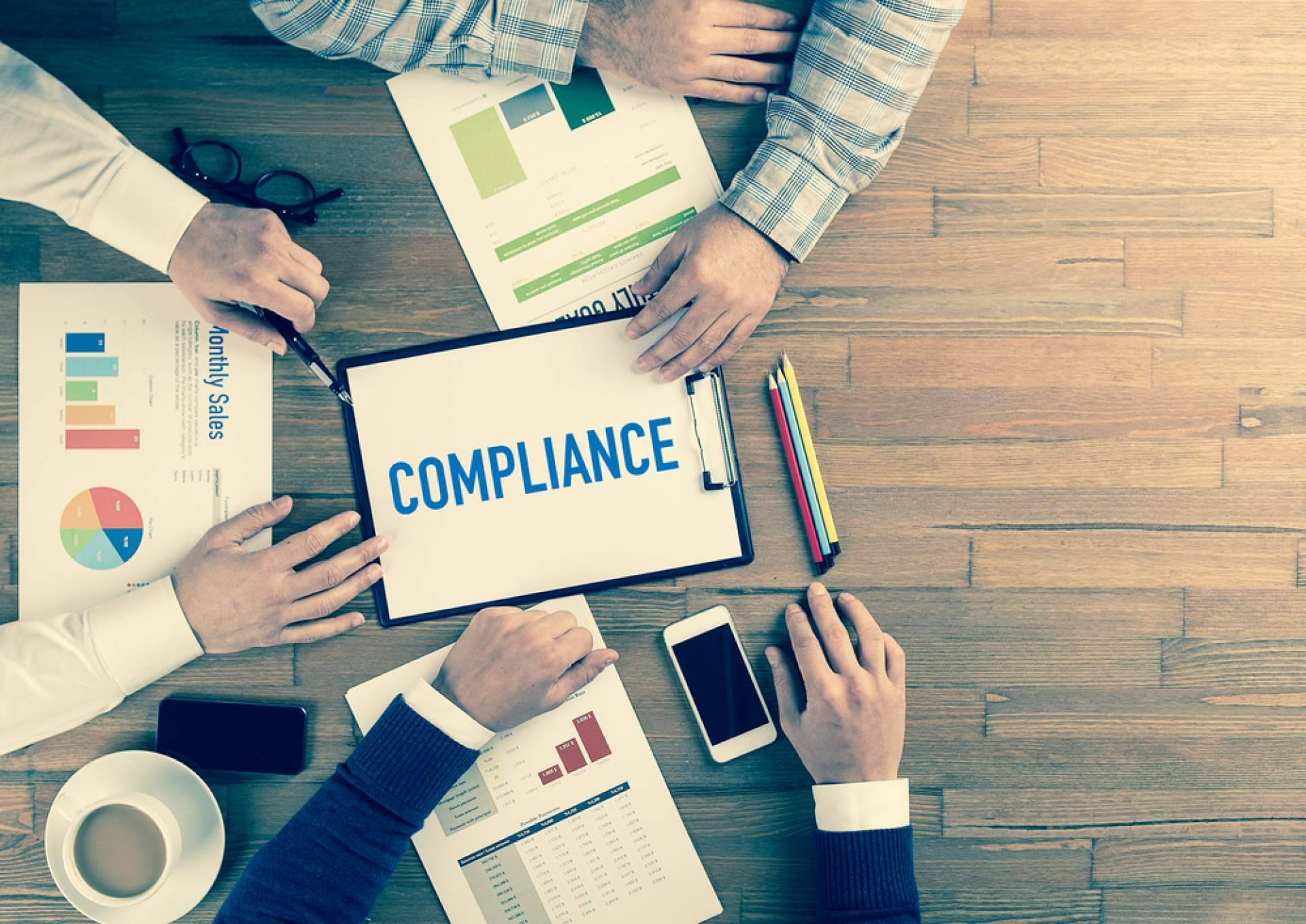 Homologación del curso especialista en Corporate Compliance y Fraude Empresarial de la Escuela de Negocios EDEU por CUMPLEN, que destaca el plan de estudios y su profesorado