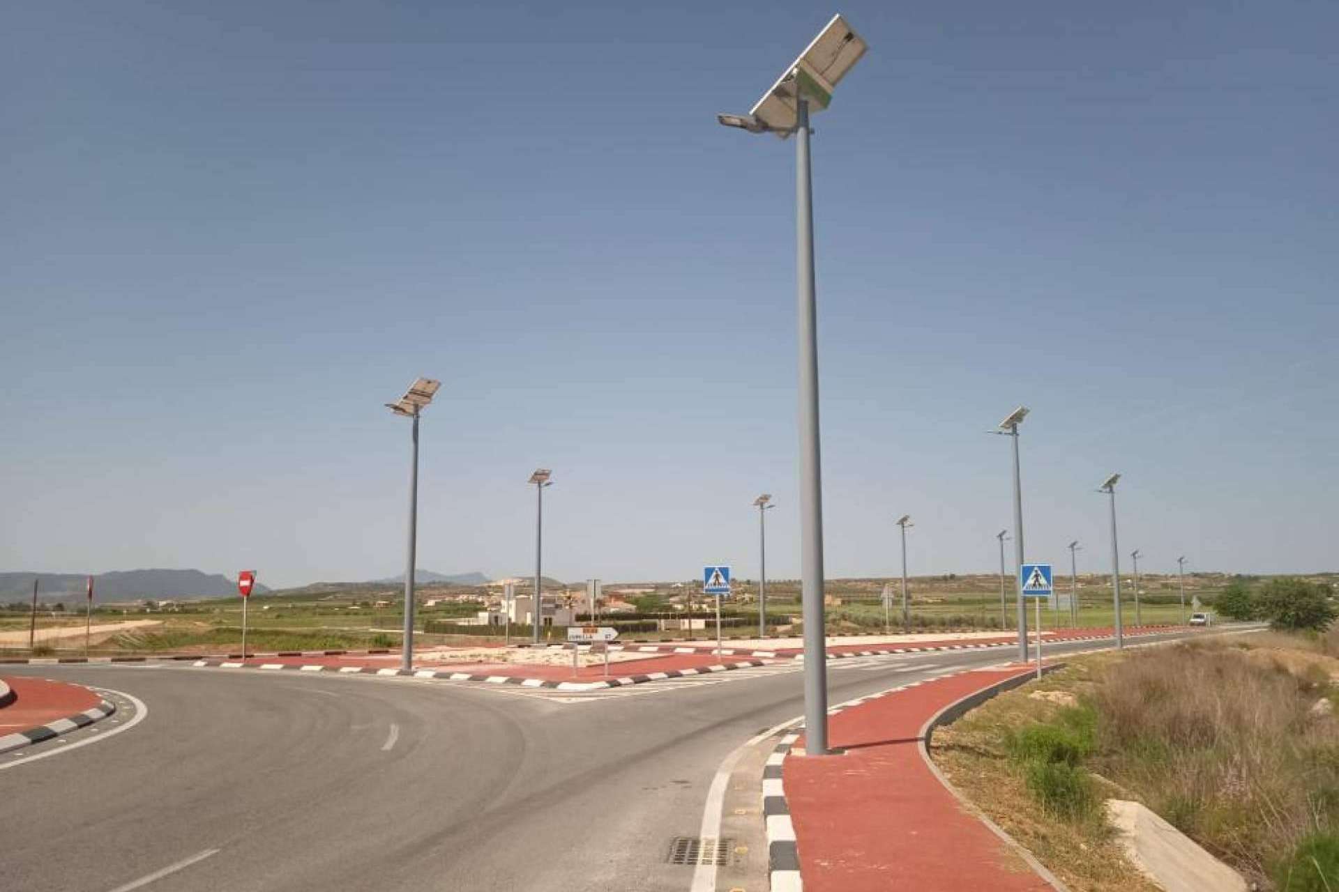 La popularidad de las farolas solares en ciudades como Madrid
