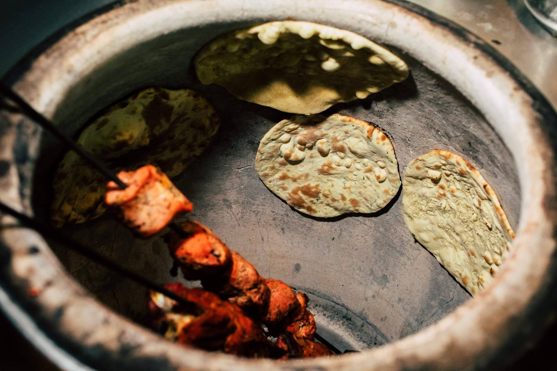 Disfrutar de la cocina asiática con un horno tandoor, por Gaudir amb Foc