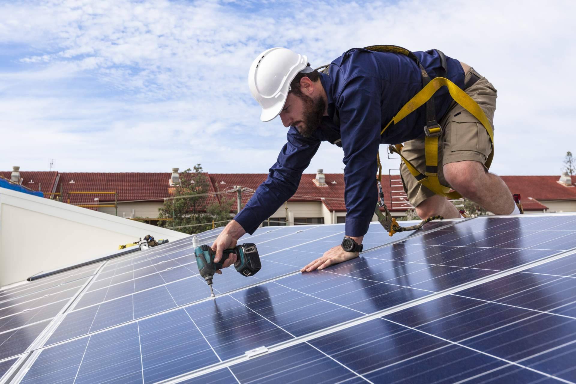 Aprovechar el poder del sol; instalar paneles solares con Factorenergía para un futuro sostenible