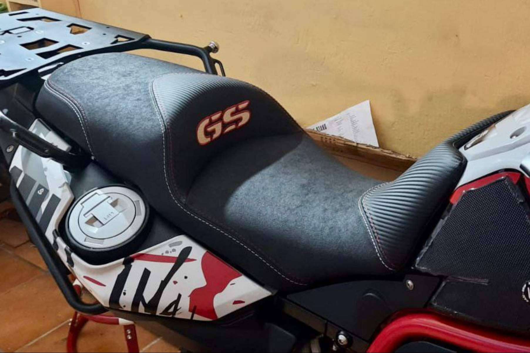 Asientos de moto cómodos para realizar largos viajes con JM-FUNDAS