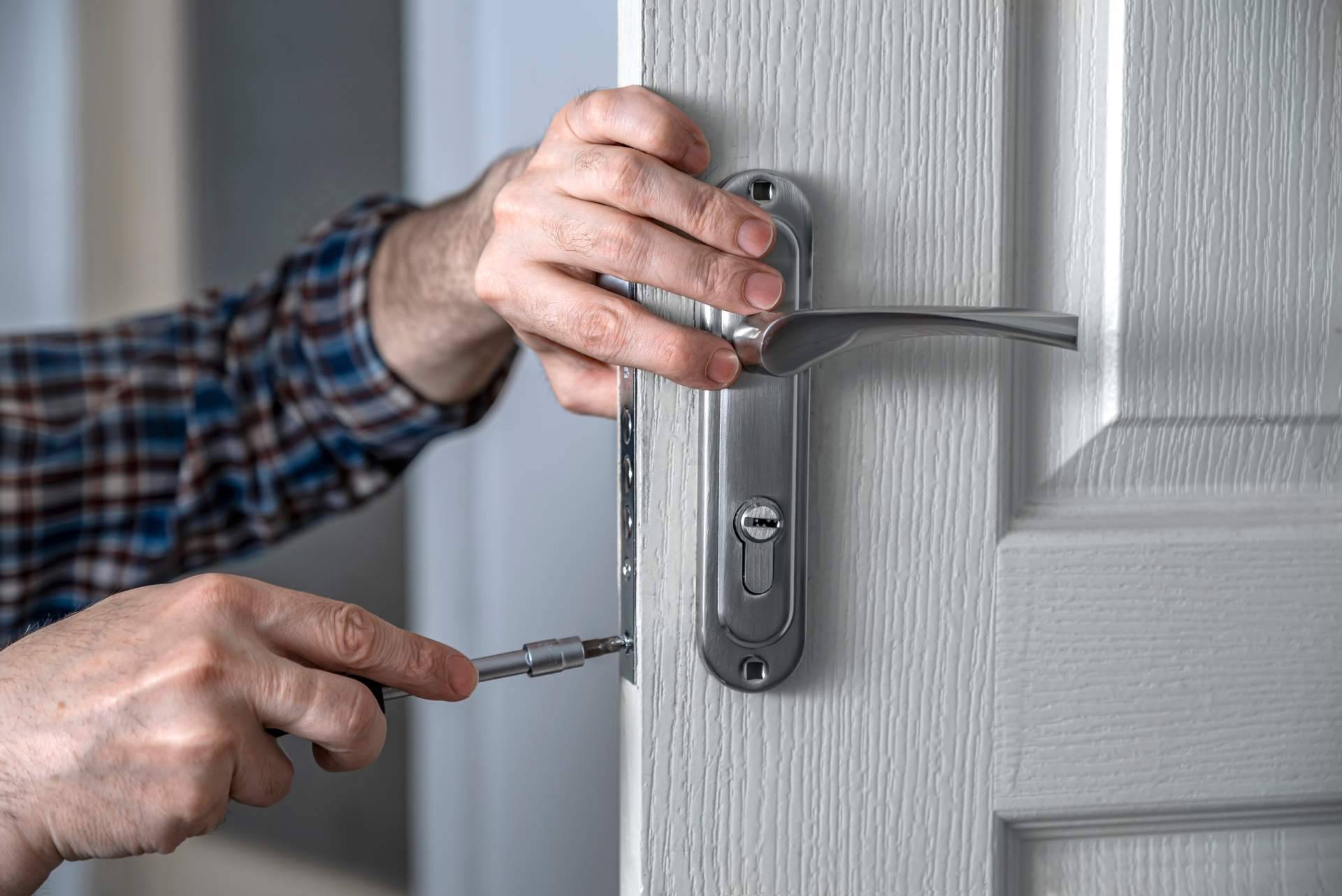 Proteger la vivienda o empresa con cerrajeros Madrid y cerrajeros Alicante con Soluciones González