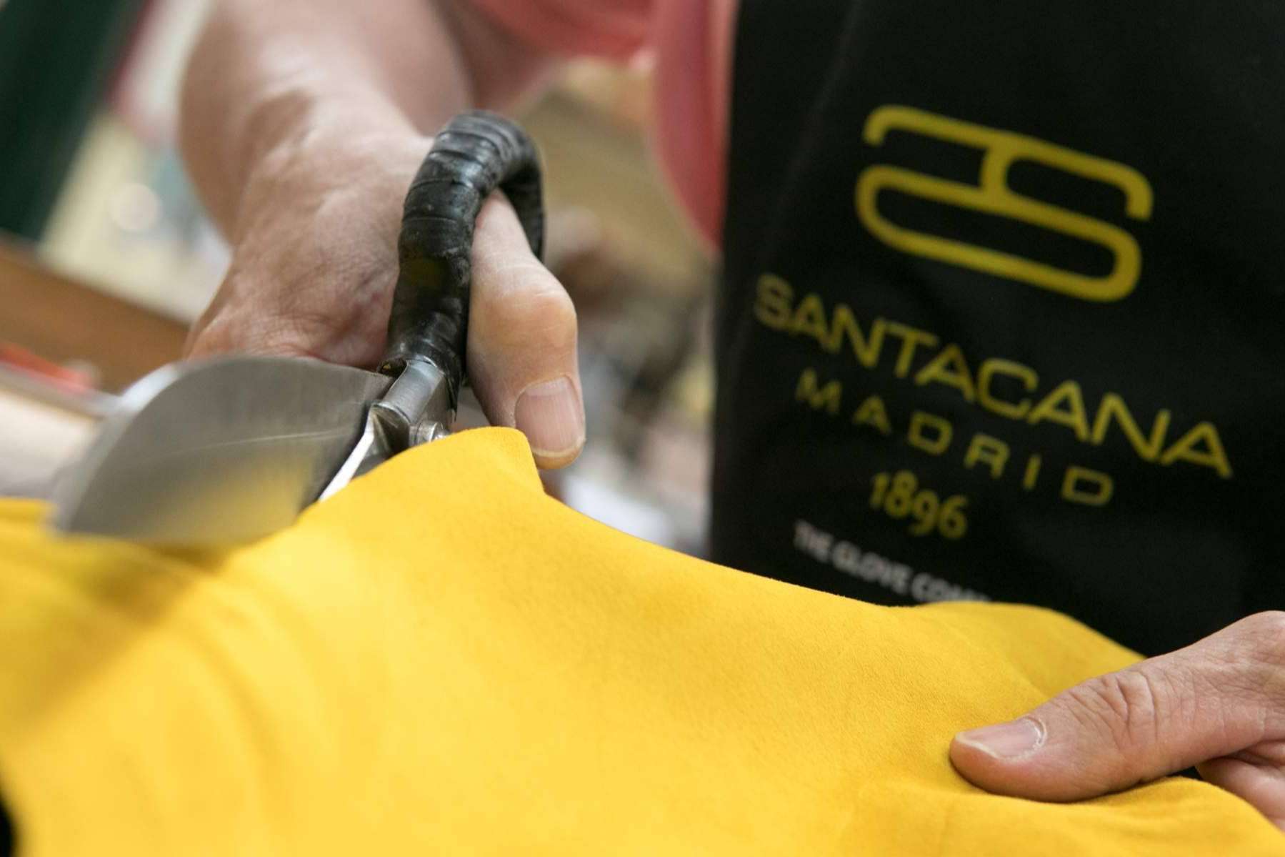 Guantes artesanales de verano en Madrid con Santacana
