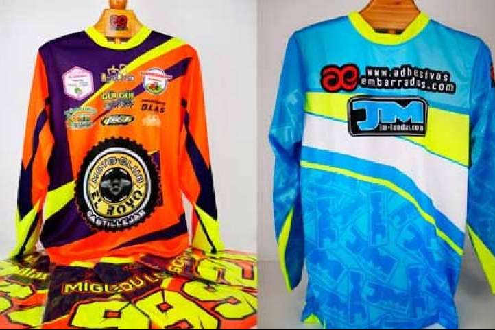 Adquirir una camiseta personalizada de Yamaha de la mano de ADHESIVOSEMBARRADOS