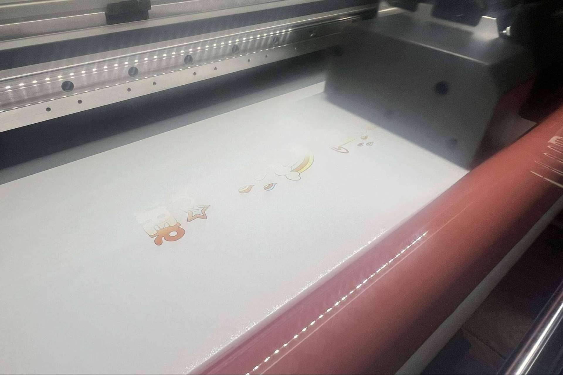 Aplicación DTF automática para montar los metros en DTF