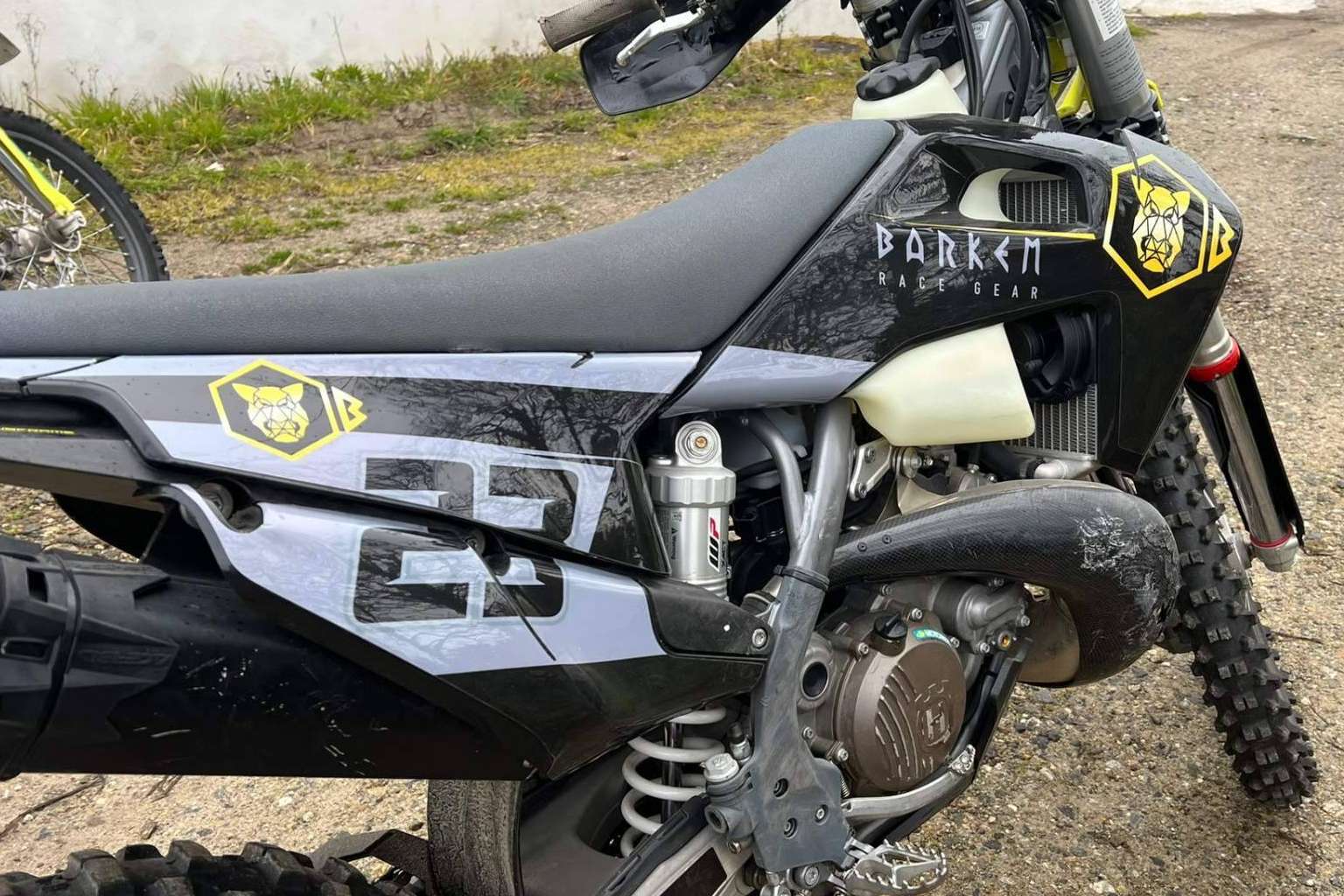 ADHESIVOSEMBARRADOS y sus adhesivos personalizados para motos de motocross