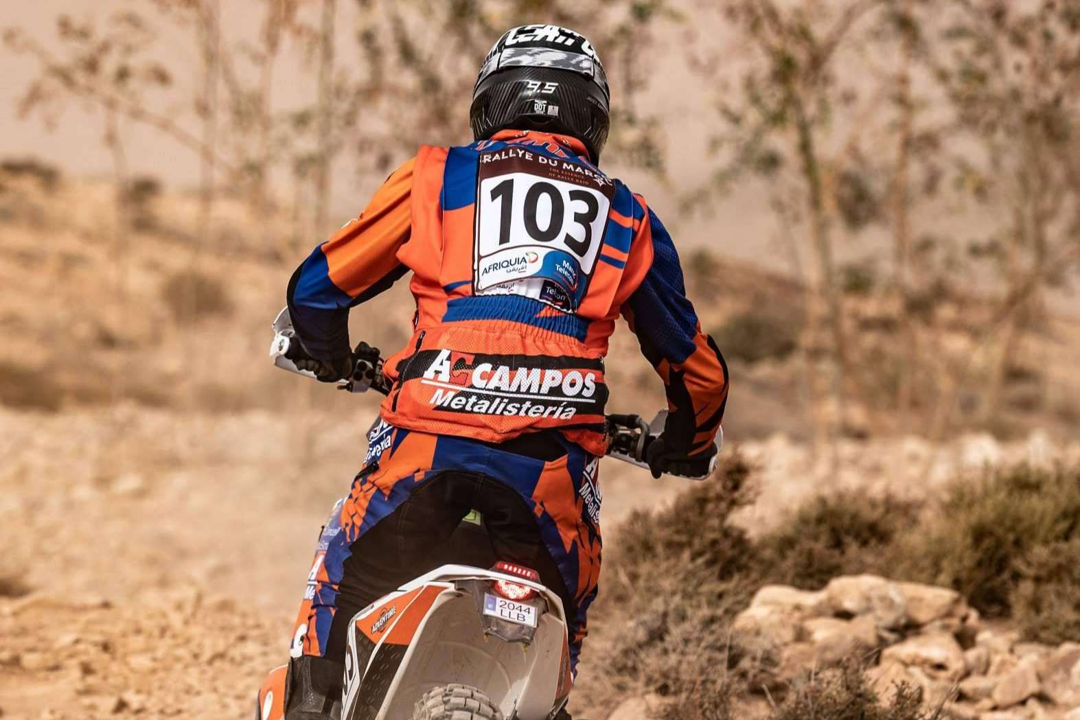 ADHESIVOSEMBARRADOS y su catálogo de ropa personalizada para motos offroad