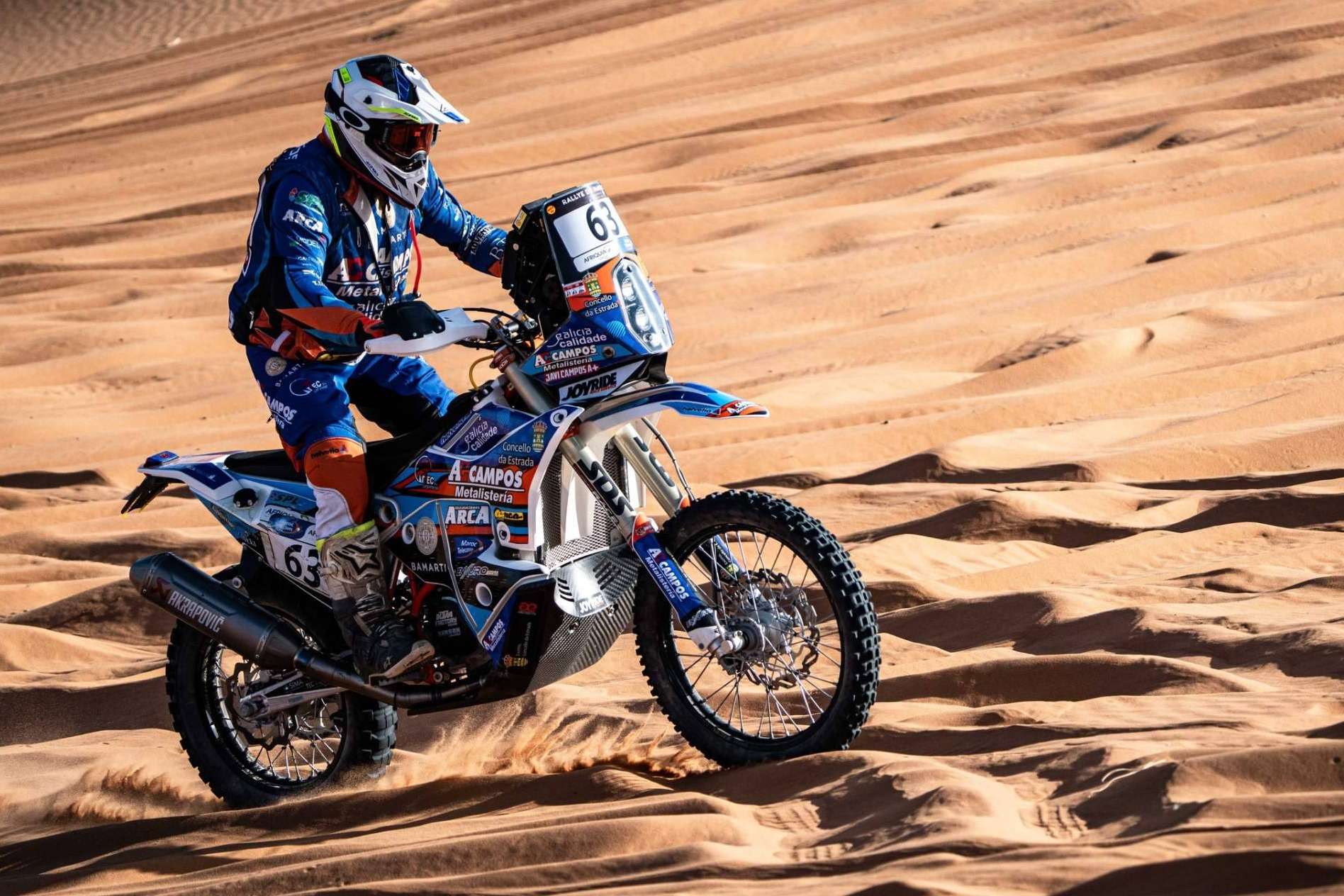 Personalización de adhesivos moto Dakar en ADHESIVOSEMBARRADOS