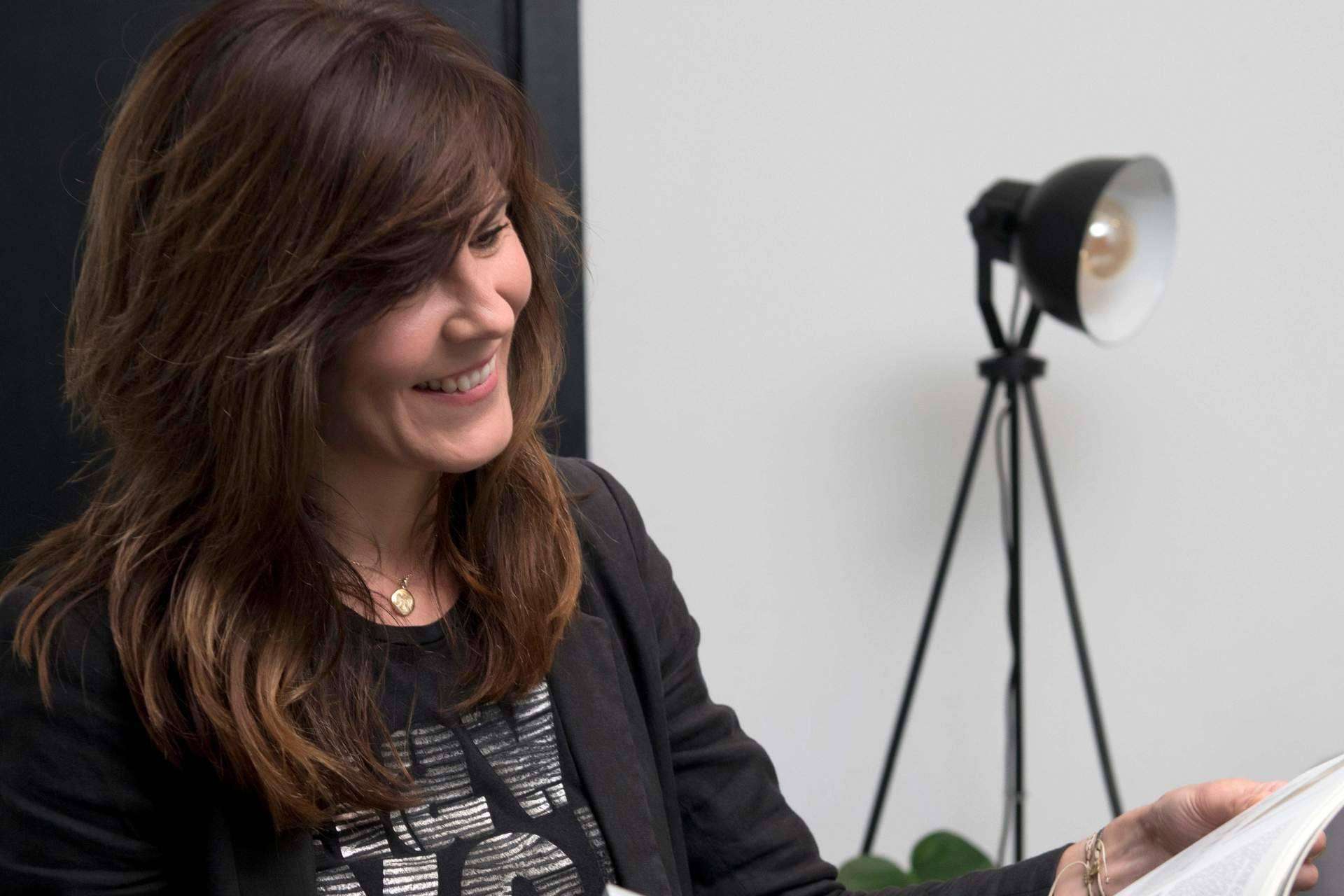 La fundadora & directora creativa de INDAStudio, Isa Rodríguez, concede esta entrevista