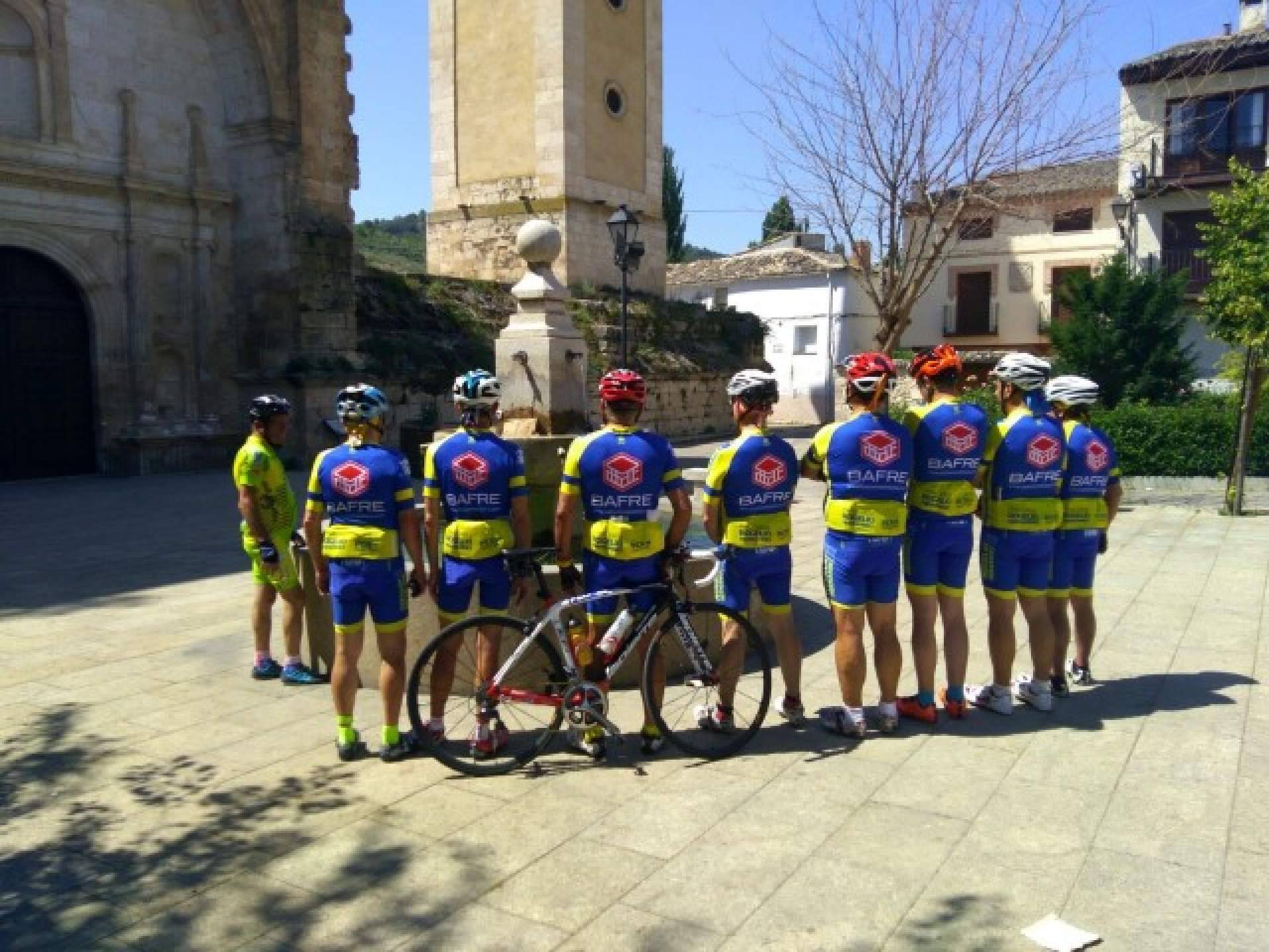 Bafre Inmobiliaria renueva compromiso con el Club Ciclista de Usera Rogelio Hernández