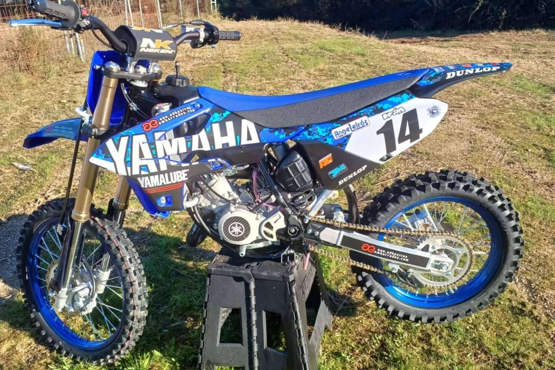 ADHESIVOSEMBARRADOS ofrece numerosos adhesivos motocross